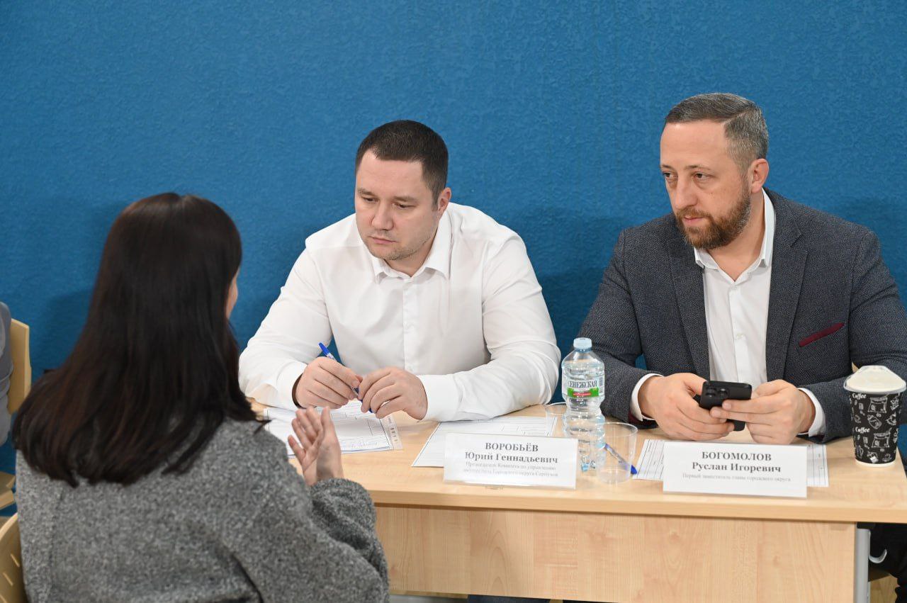 Глава Городского округа Серпухов Алексей Шимко провёл выездную администрацию в школе №1, где совместно с депутатами окружного Совета Игорем Ермаковым, Максимом Валиковым, Николаем Пушкиным, Мариной Беловой, Алексеем... Глава Городского округа Серпухов Алексей Шимко провёл выездную администрацию в школе №1, где совместно с депутатами окружного Совета Игорем Ермаковым, Максимом Валиковым, Николаем Пушкиным, Мариной Беловой, Алексеем...