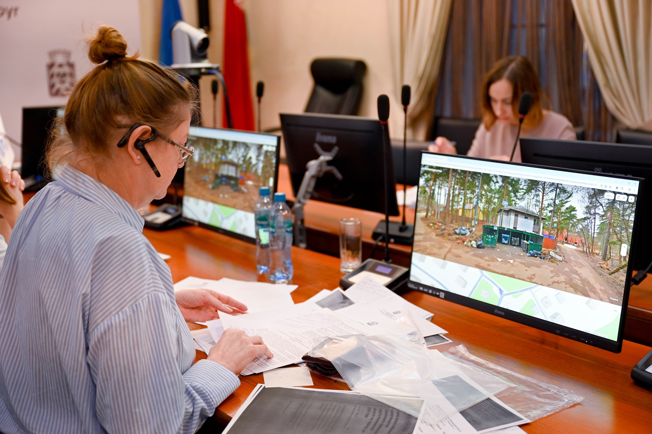 В администрации Ленинского городского округа состоялось рабочее совещание главы муниципалитета Станислава Каторова с жителями Расторгуевской части города Видное, посвященное вопросу сохранения контейнерной площадки в частном... В администрации Ленинского городского округа состоялось рабочее совещание главы муниципалитета Станислава Каторова с жителями Расторгуевской части города Видное, посвященное вопросу сохранения контейнерной площадки в частном...