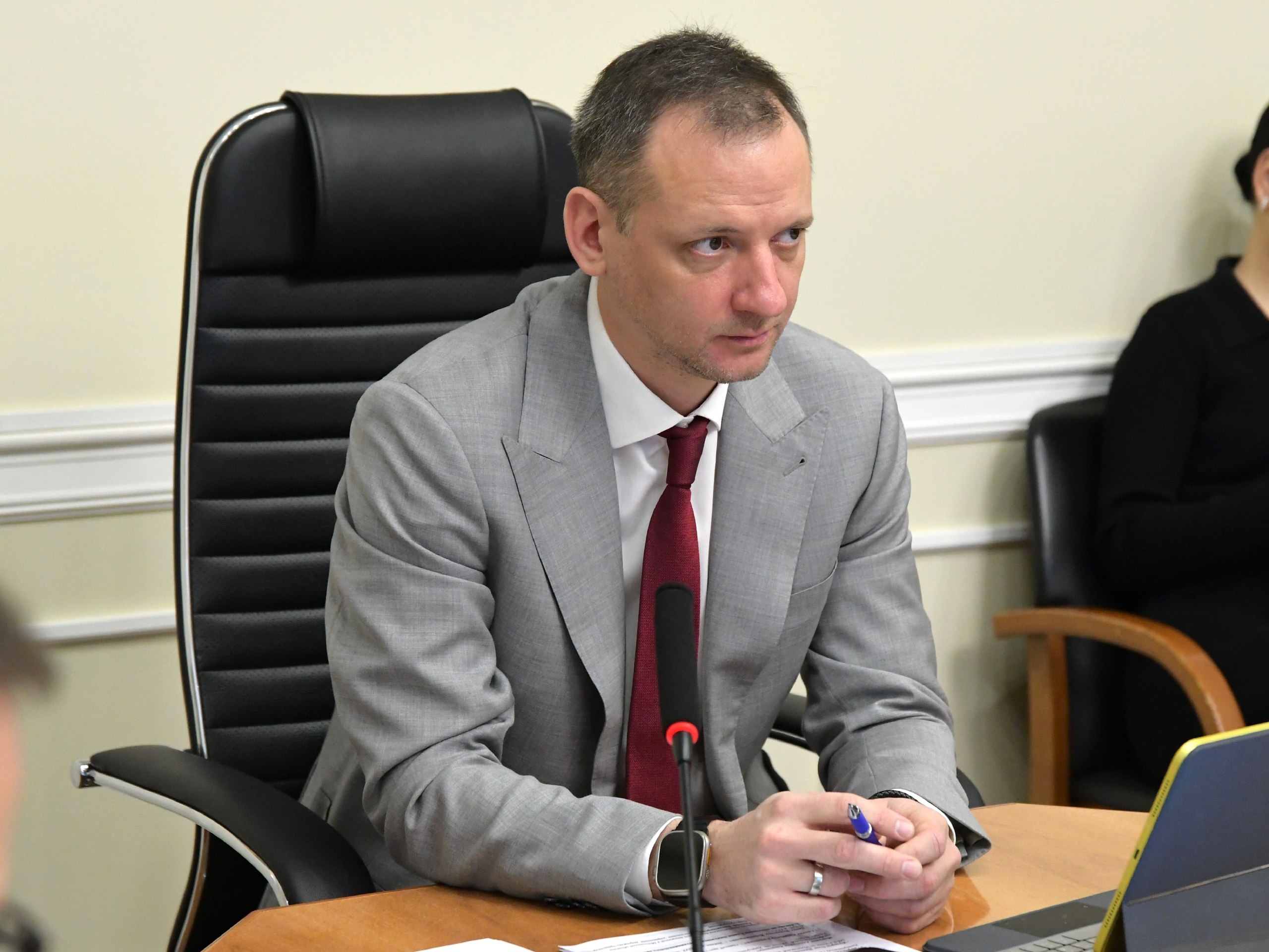 Итоги недели: освещение, утилизация шин и обращения жителей — что обсудили на оперативном совещании