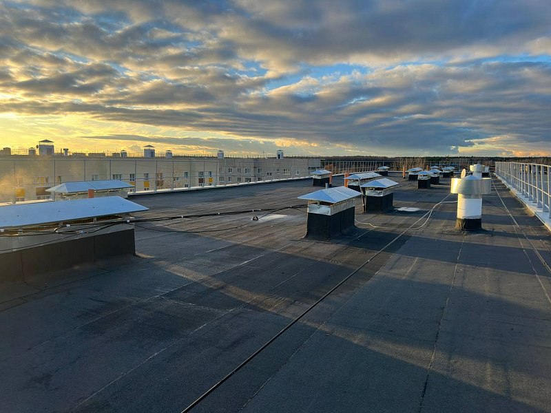 Ремонт крыши дома №22 по улице Центральной в микрорайоне Лопатинский прошел по наказам избирателей и в рамках народной программы партии «Единая Россия» Ремонт крыши дома №22 по улице Центральной в микрорайоне Лопатинский прошел по наказам избирателей и в рамках народной программы партии «Единая Россия»