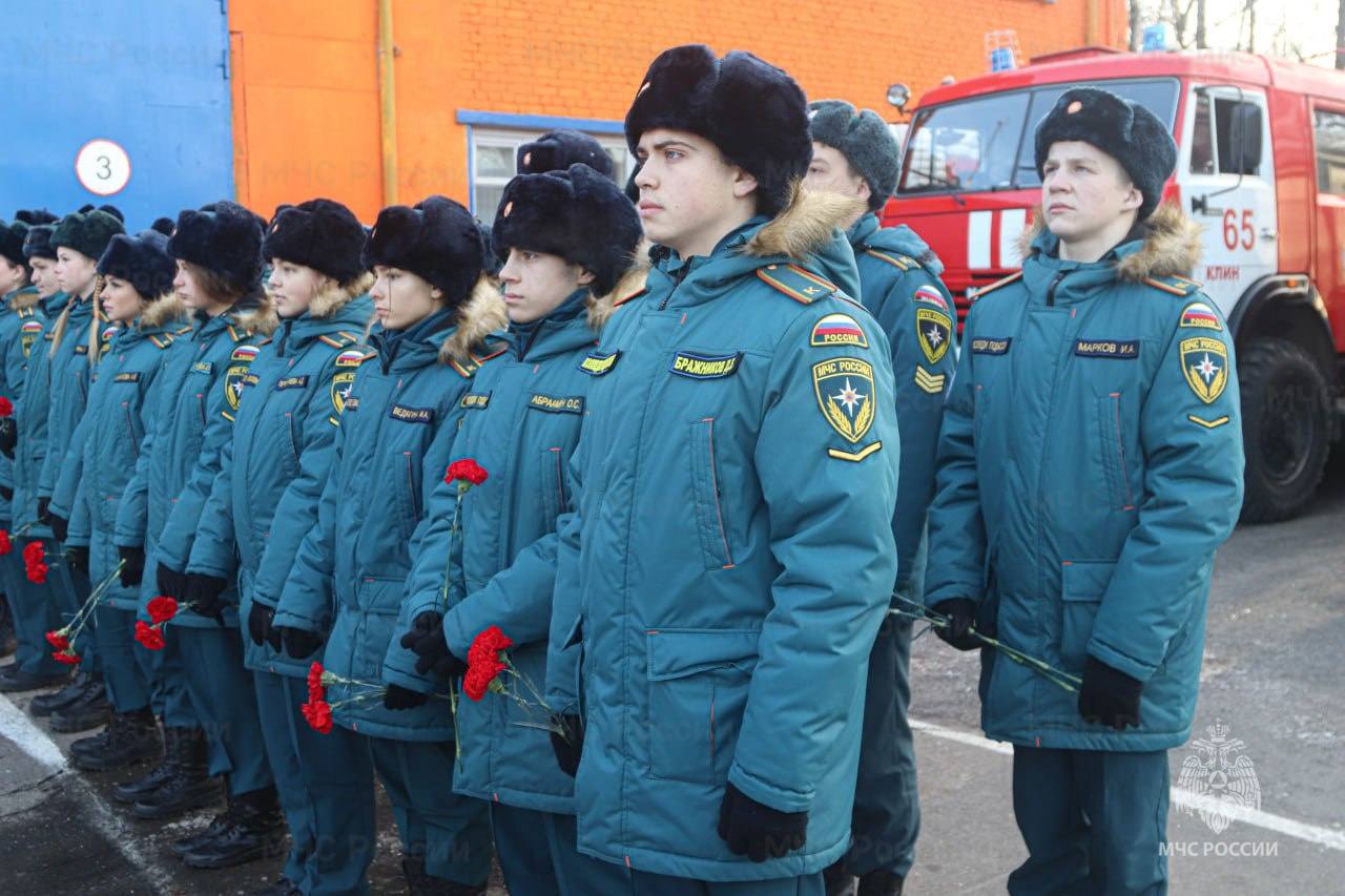 В Клину увековечили память пожарного Романа Чиклеева В Клину увековечили память пожарного Романа Чиклеева