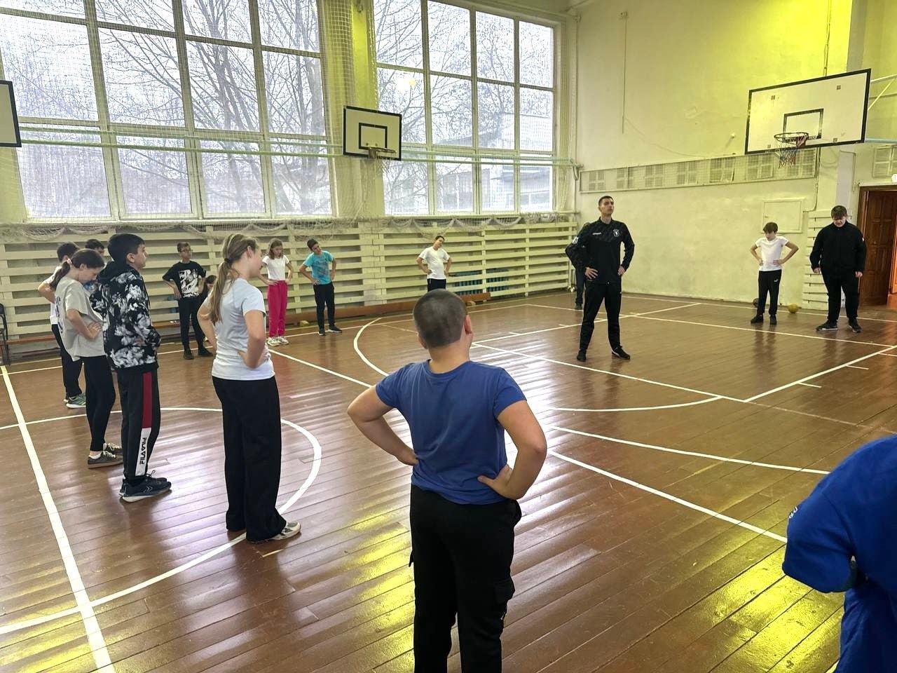 Каникулярные клубы. 18 ноября для активистов- шестиклассников МБОУ СОШ №1 муниципального округа Чехов были предложены клубы-станции: Первая Каникулярные клубы. 18 ноября для активистов- шестиклассников МБОУ СОШ №1 муниципального округа Чехов были предложены клубы-станции: Первая