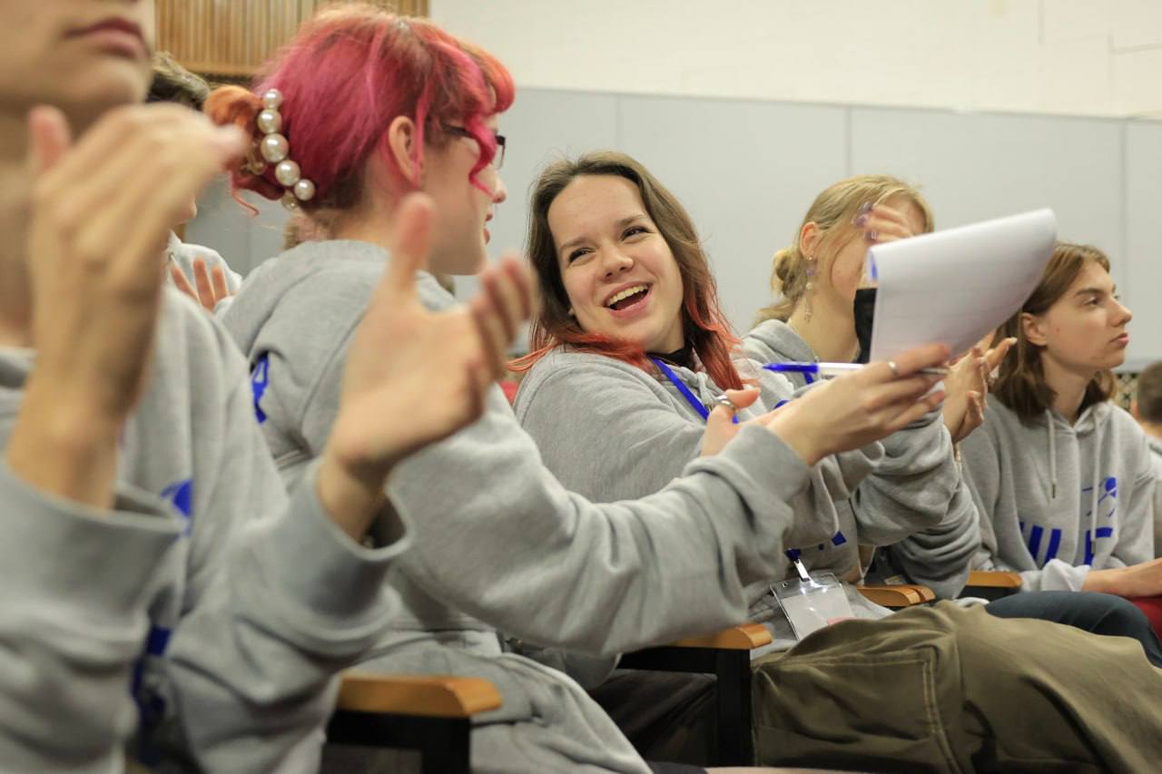 Королёвские волонтеры провели интеллектуальный квиз для участников образовательного проекта «ШАГ»