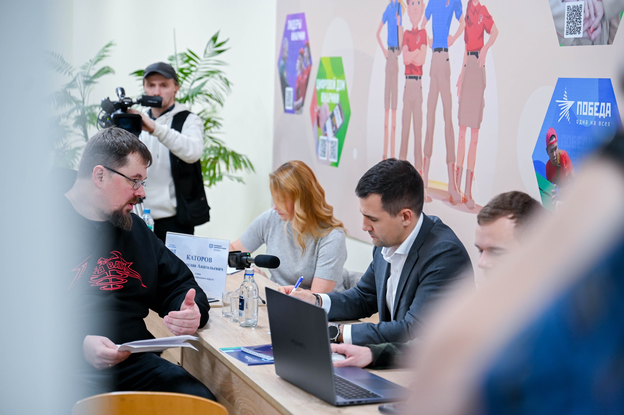 В Бутовской школе № 2 прошла очередная встреча в формате «выездной администрации», в которой приняли участие глава Ленинского округа Станислав Каторов, его заместители, руководители профильных управлений администрации...