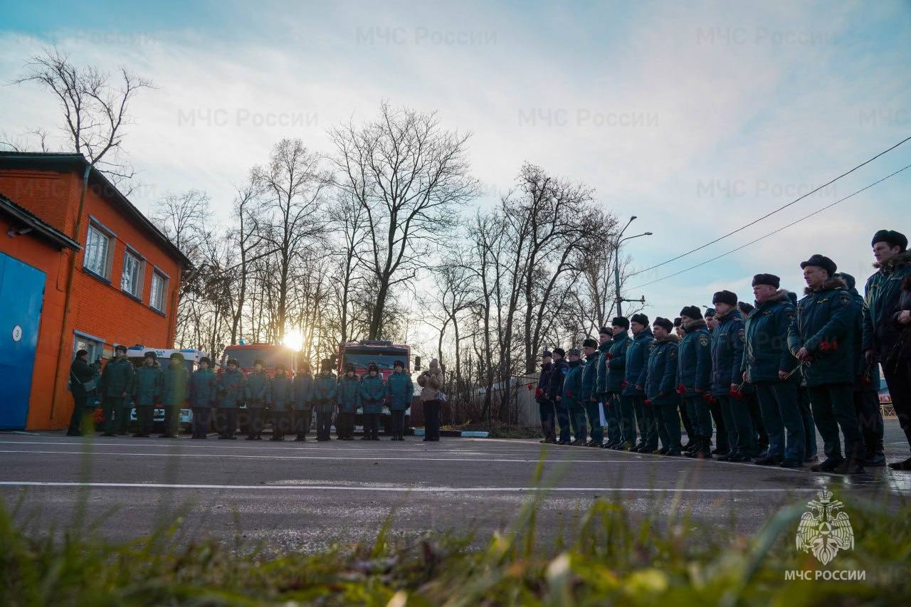 В Клину увековечили память пожарного Романа Чиклеева В Клину увековечили память пожарного Романа Чиклеева