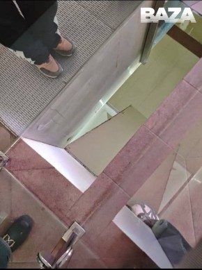 Школьник из Подмосковья рухнул со второго этажа ТЦ — он спешил достать упавшую помаду сверстницы