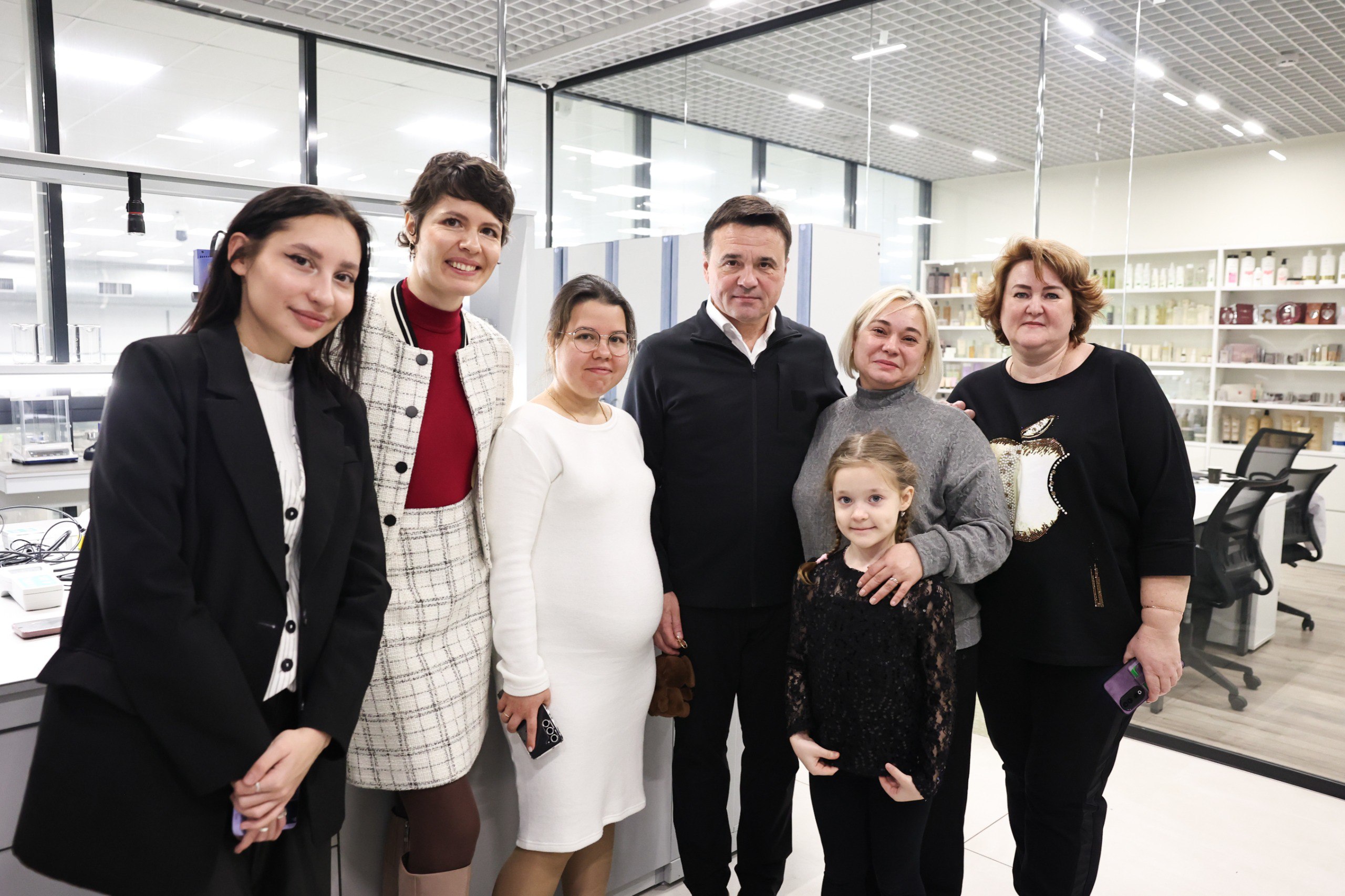 В Солнечногорске открылся роботизированный завод косметики В Солнечногорске открылся роботизированный завод косметики