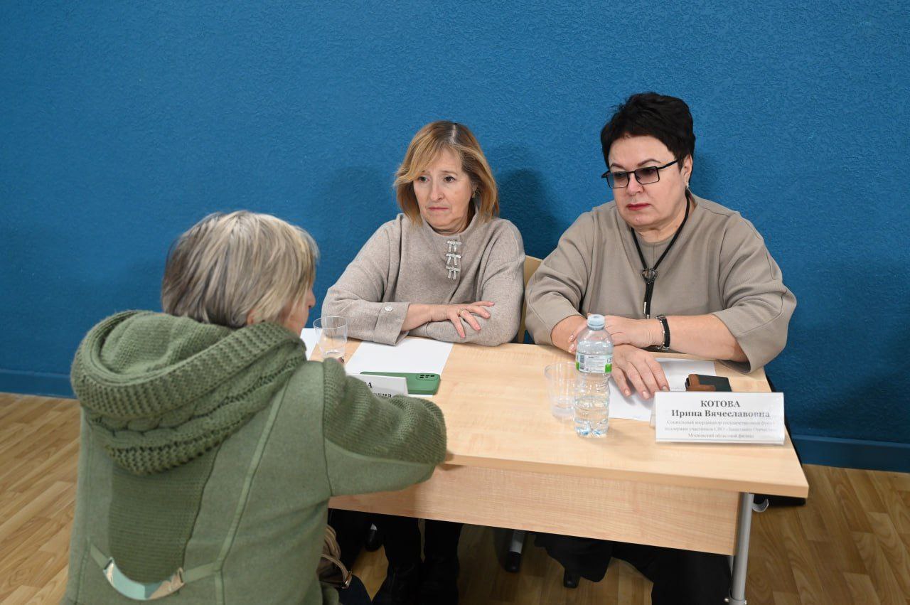 Глава Городского округа Серпухов Алексей Шимко провёл выездную администрацию в школе №1, где совместно с депутатами окружного Совета Игорем Ермаковым, Максимом Валиковым, Николаем Пушкиным, Мариной Беловой, Алексеем... Глава Городского округа Серпухов Алексей Шимко провёл выездную администрацию в школе №1, где совместно с депутатами окружного Совета Игорем Ермаковым, Максимом Валиковым, Николаем Пушкиным, Мариной Беловой, Алексеем...