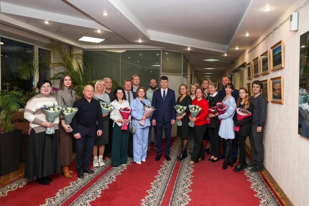 Глава г.о. Электросталь Филипп Ефанов наградил лауреатов и соискателей премии «Новые Созидатели-2025» на муниципальном уровне