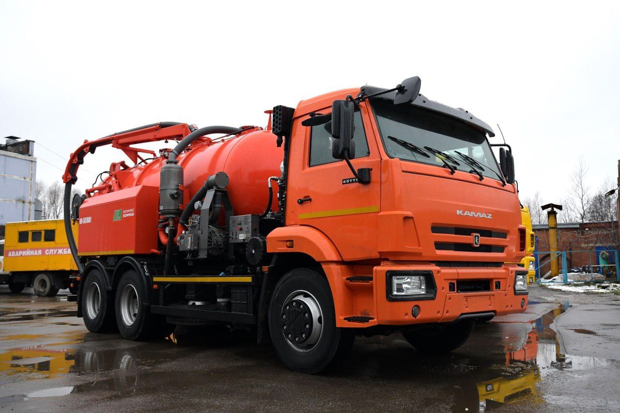 Дмитровский водоканал получил новую спецтехнику Дмитровский водоканал получил новую спецтехнику