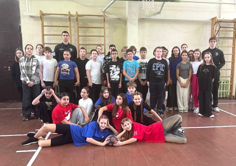 Каникулярные клубы. 18 ноября для активистов- шестиклассников МБОУ СОШ №1 муниципального округа Чехов были предложены клубы-станции: Первая Каникулярные клубы. 18 ноября для активистов- шестиклассников МБОУ СОШ №1 муниципального округа Чехов были предложены клубы-станции: Первая