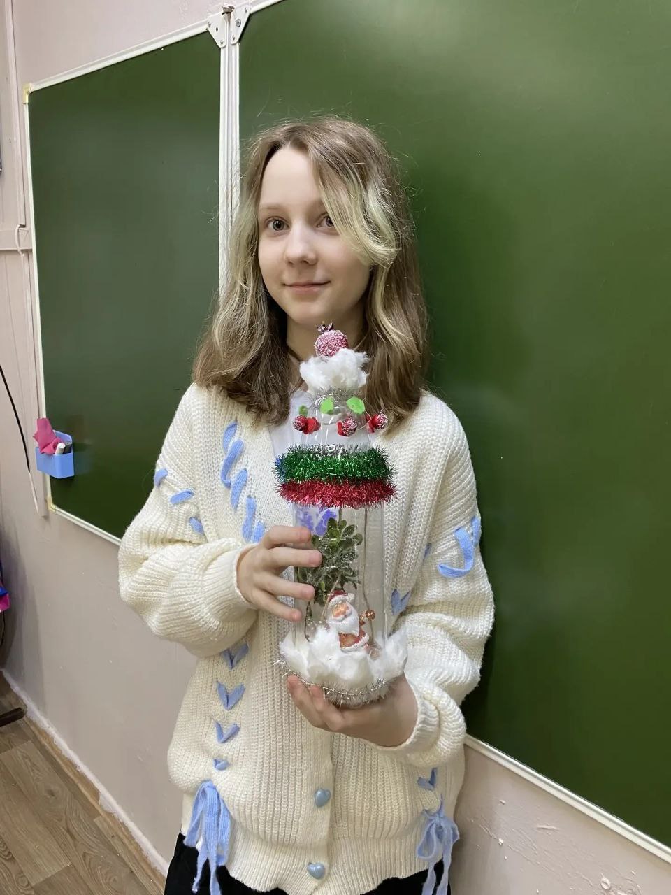 Несмотря на ноябрь наши ребята из 5б класса уже начали подготовку к новогодним праздникам Несмотря на ноябрь наши ребята из 5б класса уже начали подготовку к новогодним праздникам