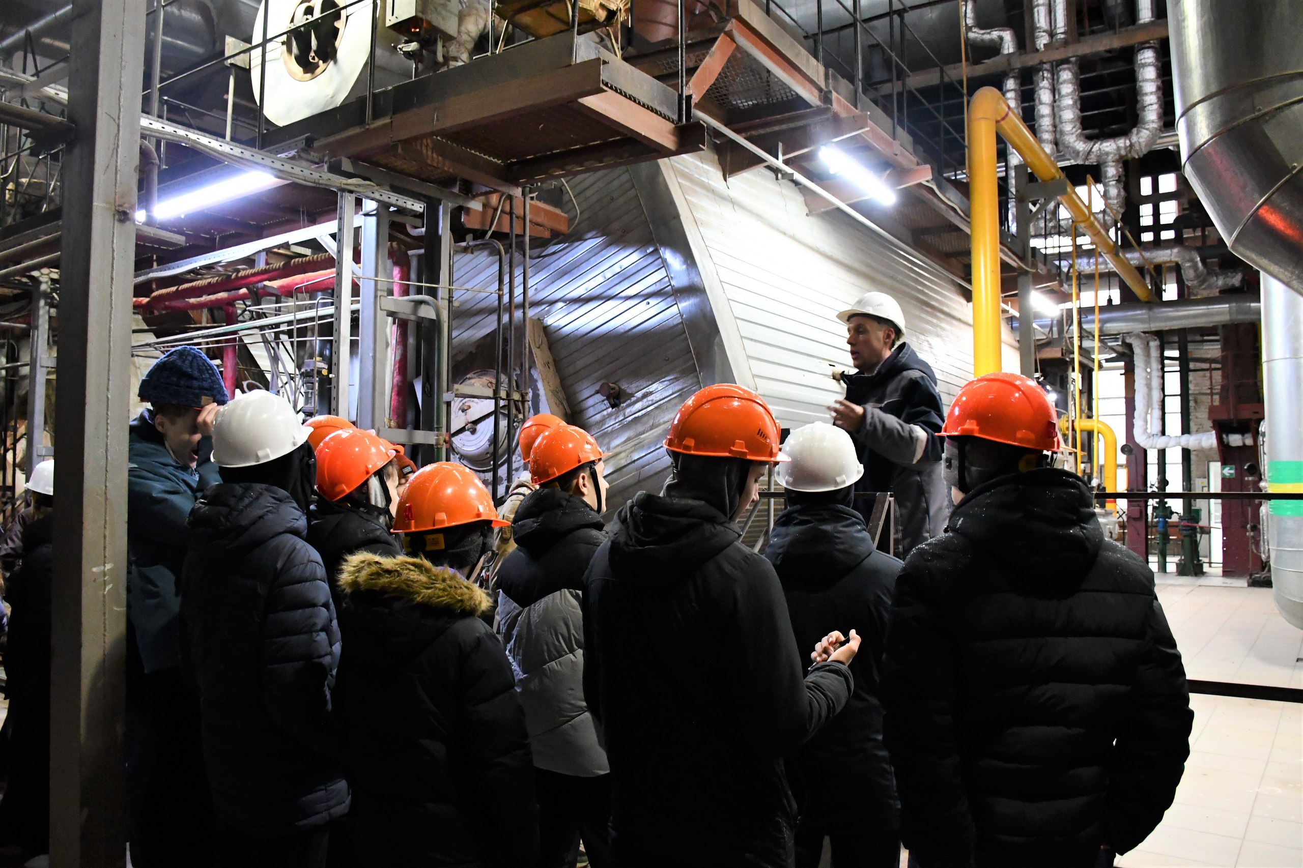 Для учащихся школы №8 провели экскурсию по «Теплоцентрали» Для учащихся школы №8 провели экскурсию по «Теплоцентрали»