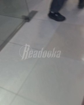 Школьник свалился со второго этажа в ТЦ из-за попытки достать помаду подруги