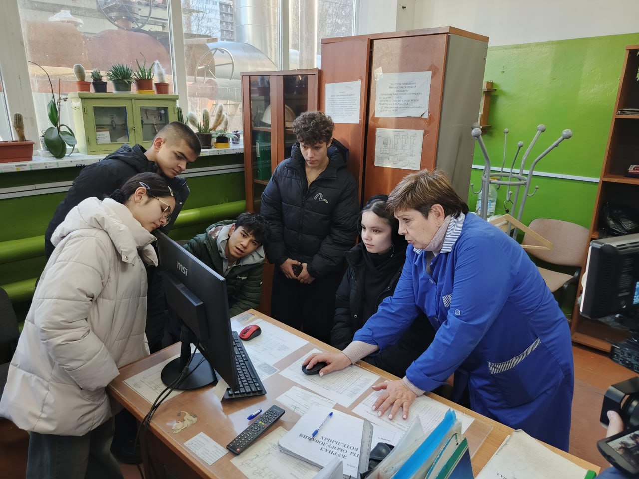 Учащиеся 9-го класса из Центра образования № 25 в г. Старая Купавна побывали с экскурсией на местной котельной Учащиеся 9-го класса из Центра образования № 25 в г. Старая Купавна побывали с экскурсией на местной котельной