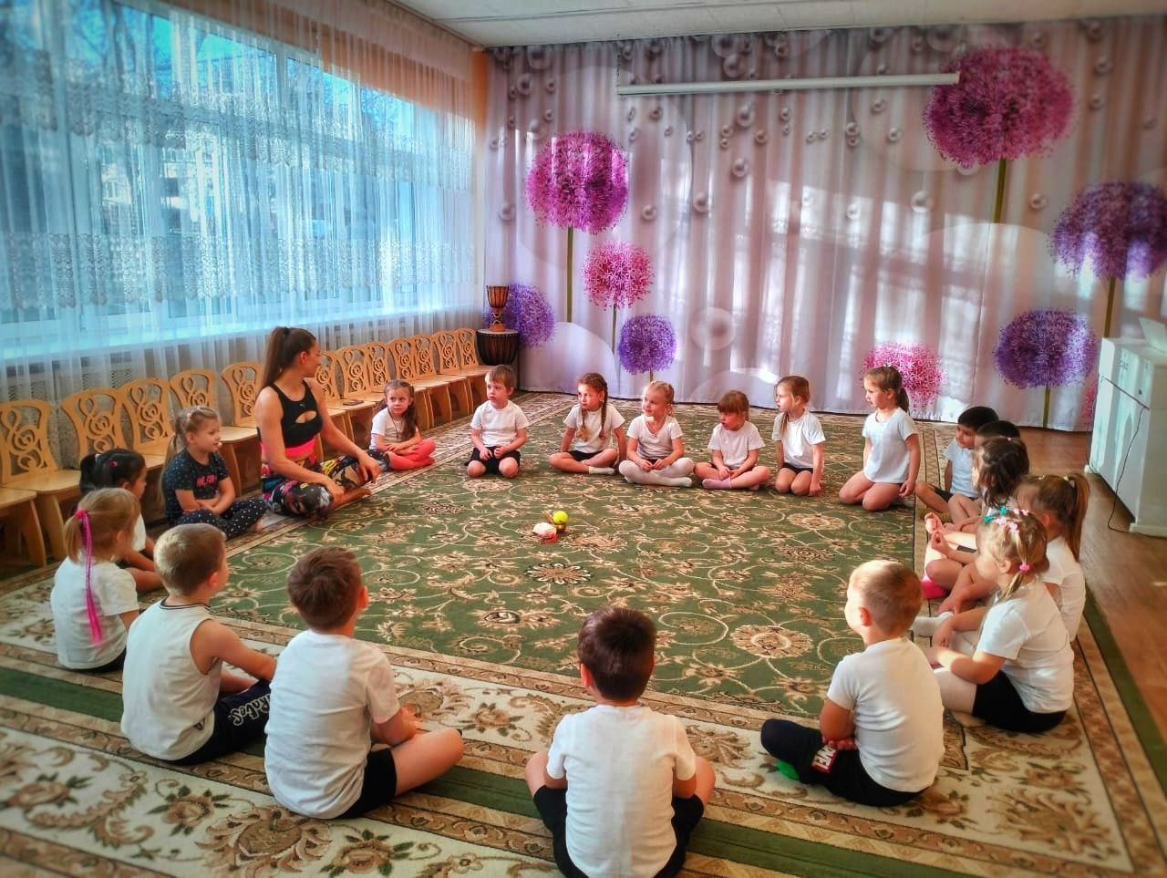 В рамках реализации проекта "Предшкола: стандарт детского сада" в дошкольном отделении гимназии №2 м.о. Чехов (здание 3, п. Васькино) на тематической неделе "Каникулярная неделя: находки вашего ДО (взаимодействие с...