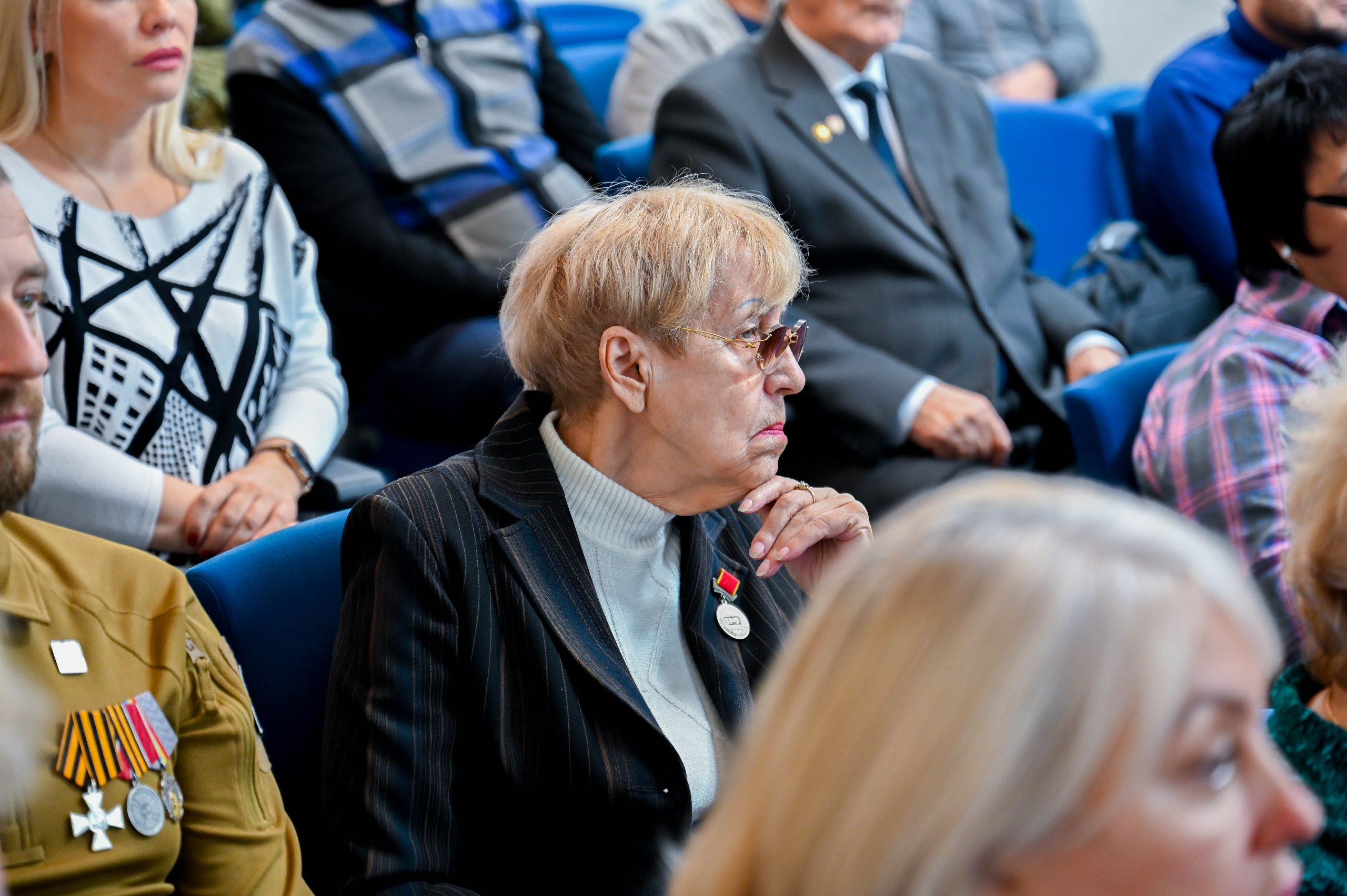 В здании администрации Ленинского округа рассмотрели эскизы 15-метровой стелы из гранита, посвященной подвигам героев СВО В здании администрации Ленинского округа рассмотрели эскизы 15-метровой стелы из гранита, посвященной подвигам героев СВО