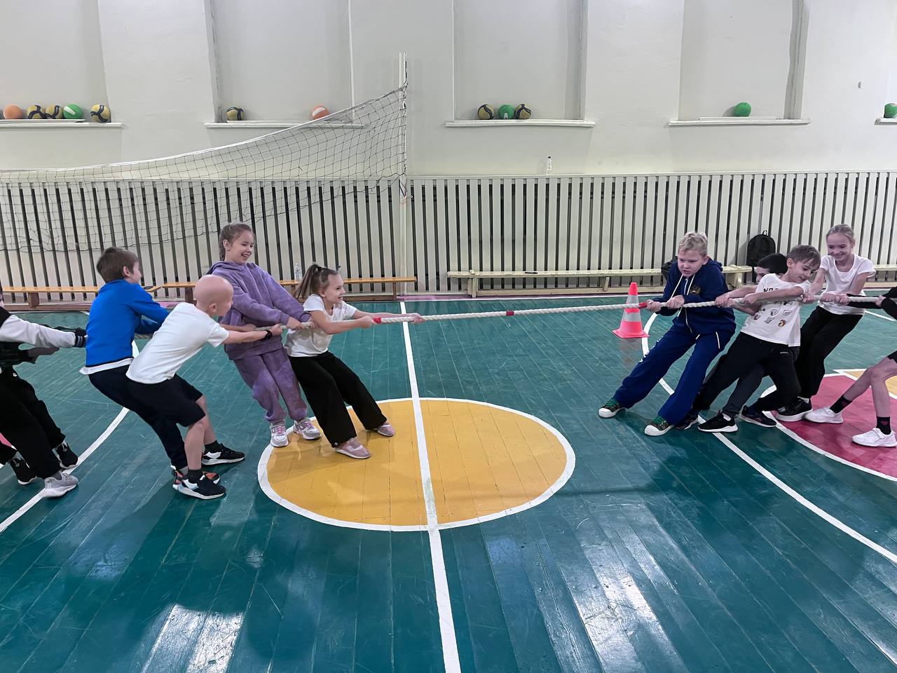 Сегодня, 18 ноября, в МБОУ лицее №4 прошли весёлые старты Сегодня, 18 ноября, в МБОУ лицее №4 прошли весёлые старты