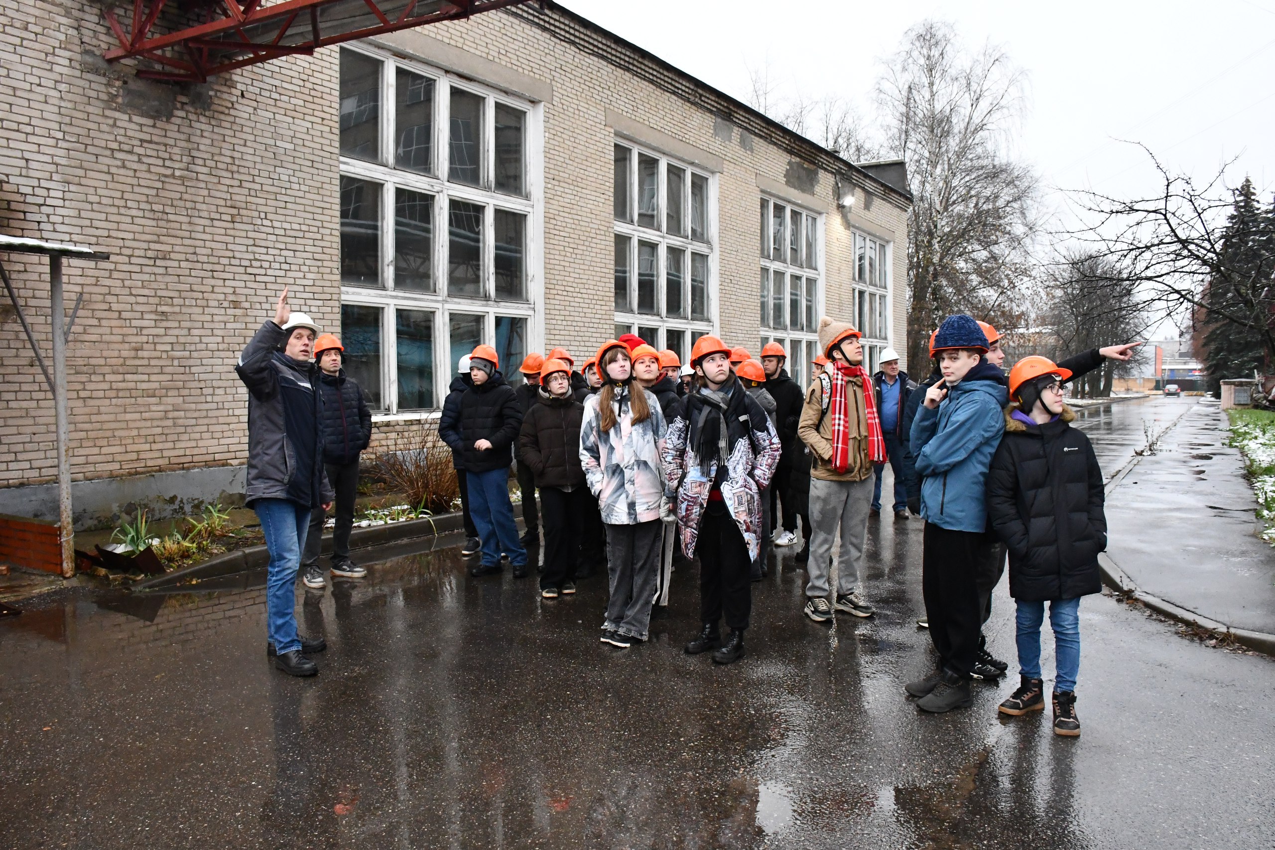 Для учащихся школы №8 провели экскурсию по «Теплоцентрали» Для учащихся школы №8 провели экскурсию по «Теплоцентрали»