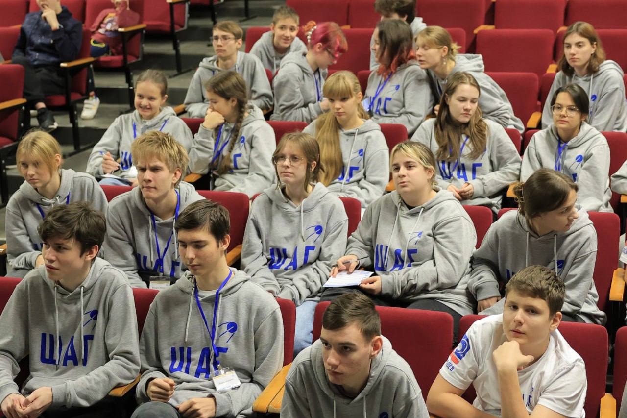 Королёвские волонтеры провели интеллектуальный квиз для участников образовательного проекта «ШАГ» Королёвские волонтеры провели интеллектуальный квиз для участников образовательного проекта «ШАГ»