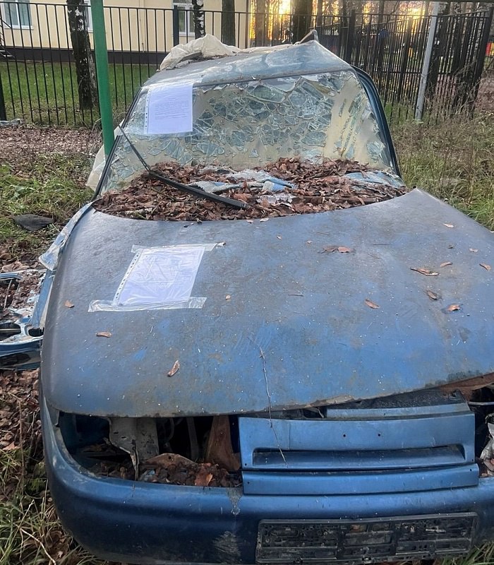 В ходе рейда, организованного по обращению жителей, выявлено брошенное транспортное средство - технически неисправный автомобиль «Лада», находящийся на газоне у дома № 10 по ул. Дзержинского города Воскресенска В ходе рейда, организованного по обращению жителей, выявлено брошенное транспортное средство - технически неисправный автомобиль «Лада», находящийся на газоне у дома № 10 по ул. Дзержинского города Воскресенска