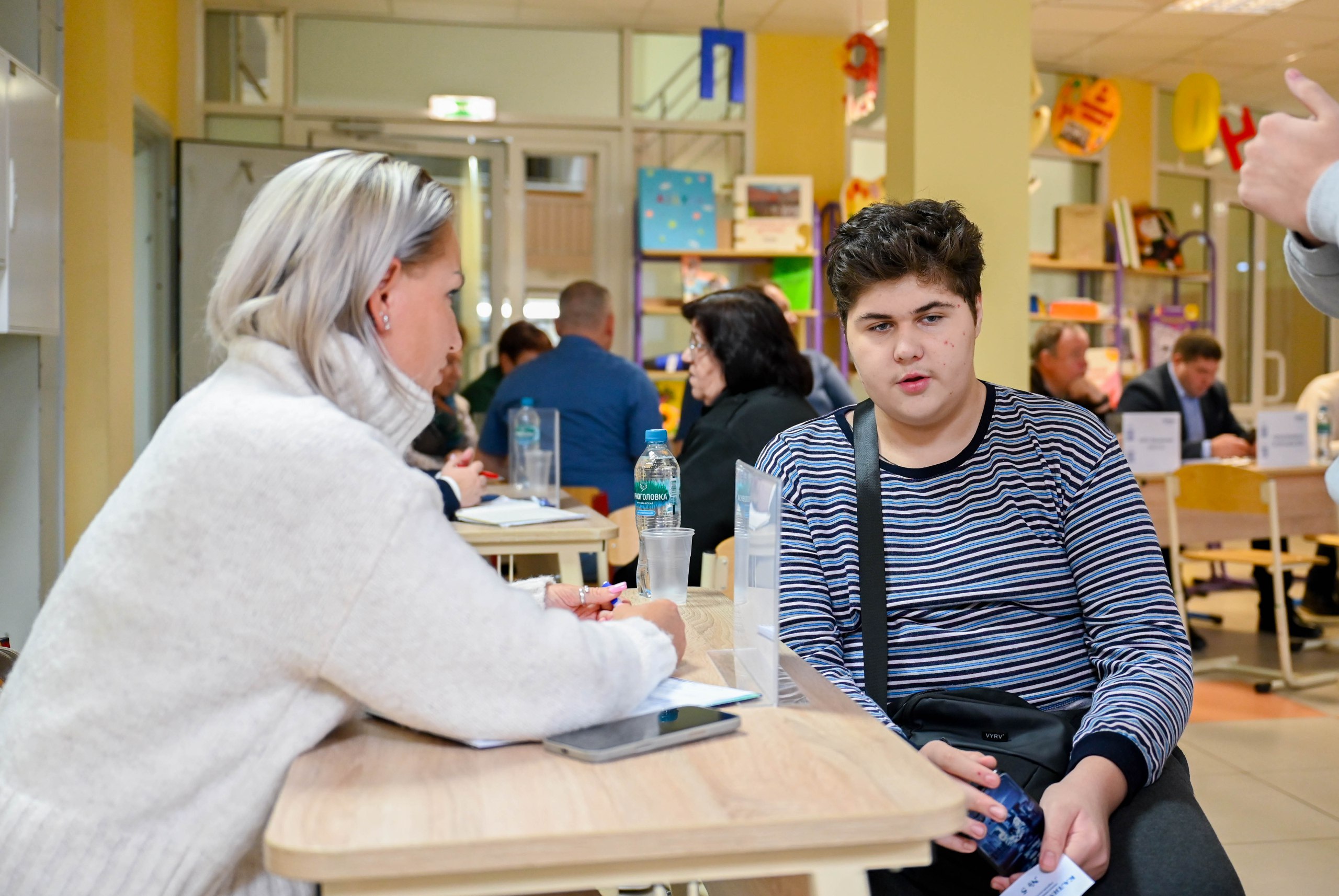 В Бутовской школе № 2 прошла очередная встреча в формате «выездной администрации», в которой приняли участие глава Ленинского округа Станислав Каторов, его заместители, руководители профильных управлений администрации... В Бутовской школе № 2 прошла очередная встреча в формате «выездной администрации», в которой приняли участие глава Ленинского округа Станислав Каторов, его заместители, руководители профильных управлений администрации...