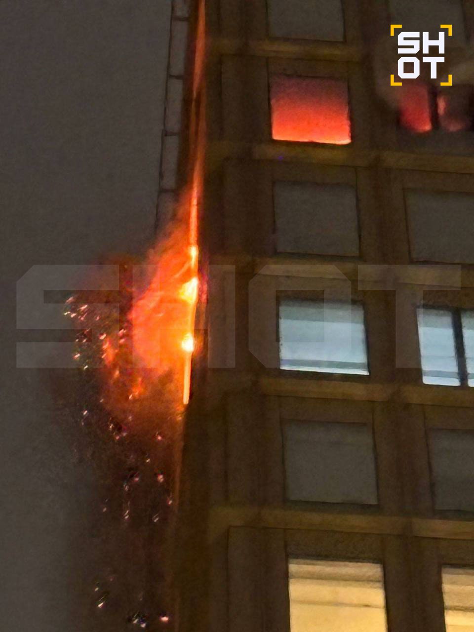 Сильный пожар в элитном ЖК «Lucky» в центре Москвы — SHOT Сильный пожар в элитном ЖК «Lucky» в центре Москвы — SHOT