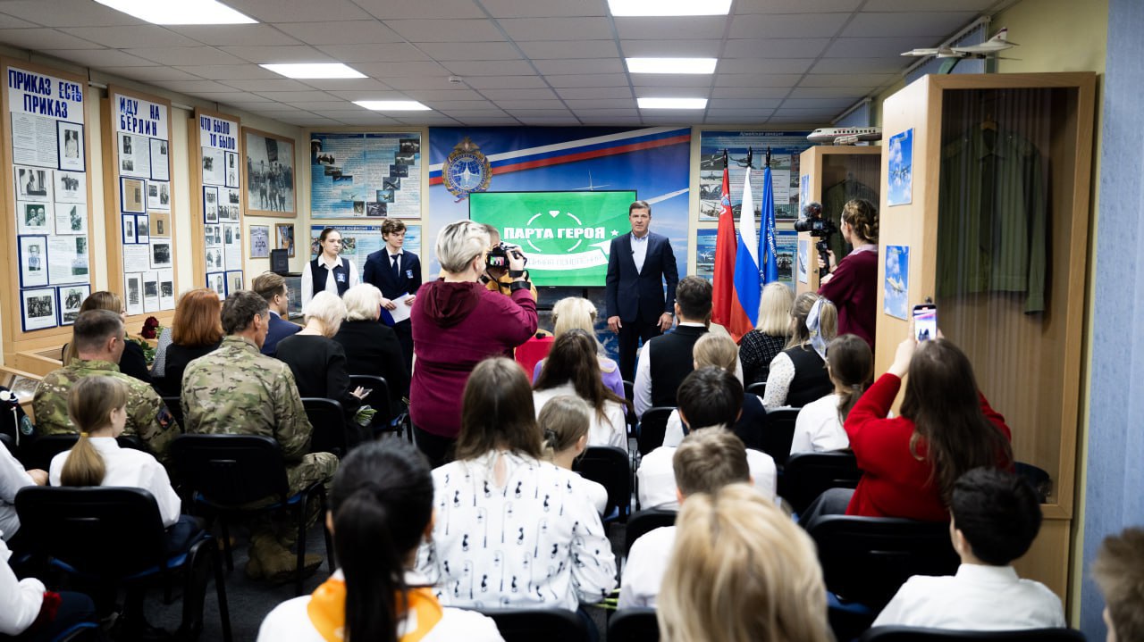 «Парту Героя» в память о погибшем на СВО военнослужащем открыли в лицее Дзержинского «Парту Героя» в память о погибшем на СВО военнослужащем открыли в лицее Дзержинского