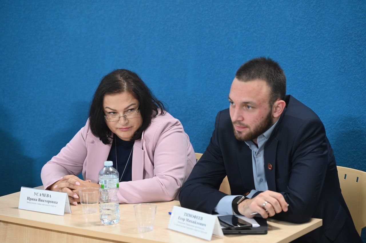 Глава Городского округа Серпухов Алексей Шимко провёл выездную администрацию в школе №1, где совместно с депутатами окружного Совета Игорем Ермаковым, Максимом Валиковым, Николаем Пушкиным, Мариной Беловой, Алексеем... Глава Городского округа Серпухов Алексей Шимко провёл выездную администрацию в школе №1, где совместно с депутатами окружного Совета Игорем Ермаковым, Максимом Валиковым, Николаем Пушкиным, Мариной Беловой, Алексеем...