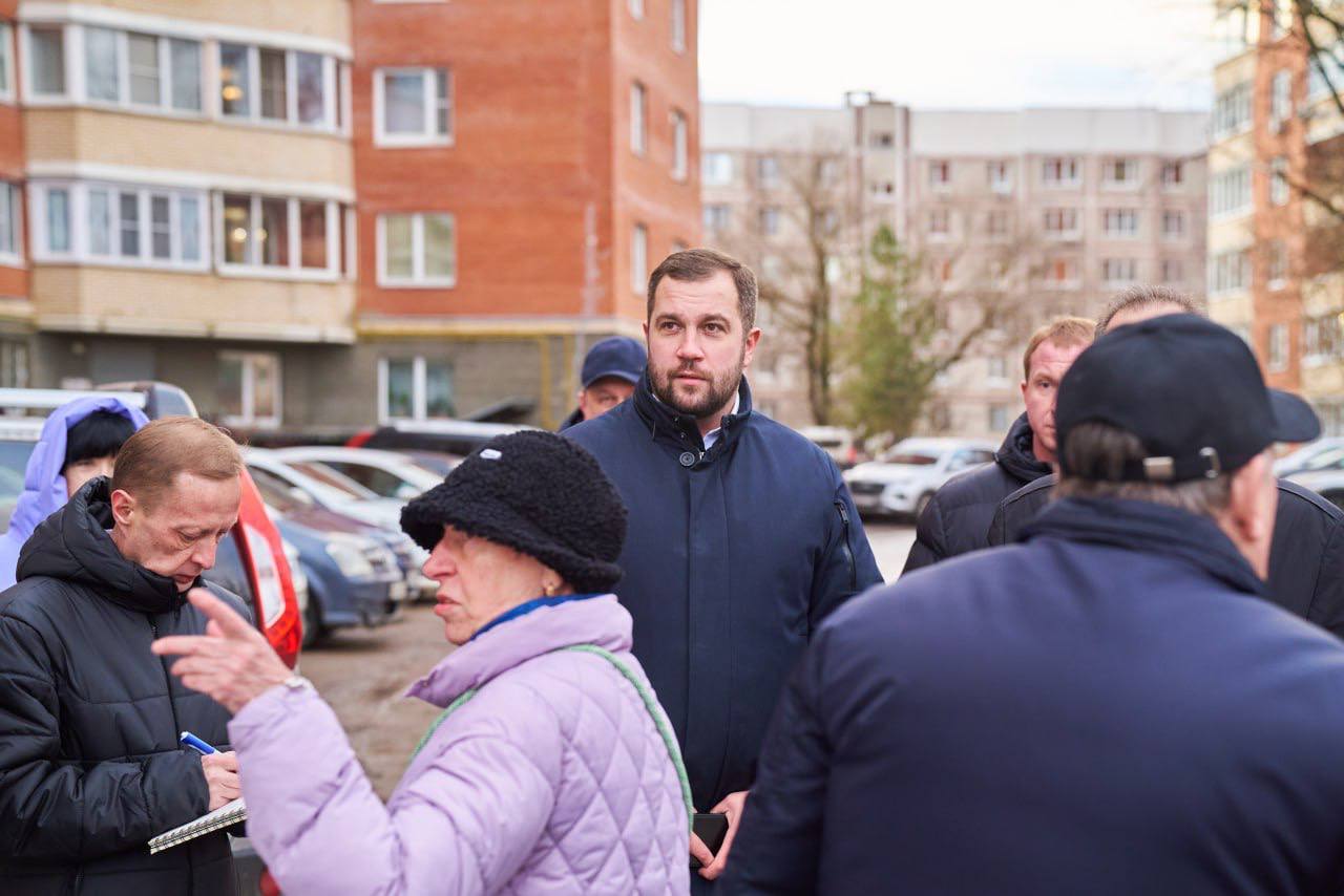 Михаил Собакин: Проконтролировал содержание внутридворовых территорий и общественных пространств по улице Вишневый бульвар и Чехова Михаил Собакин: Проконтролировал содержание внутридворовых территорий и общественных пространств по улице Вишневый бульвар и Чехова
