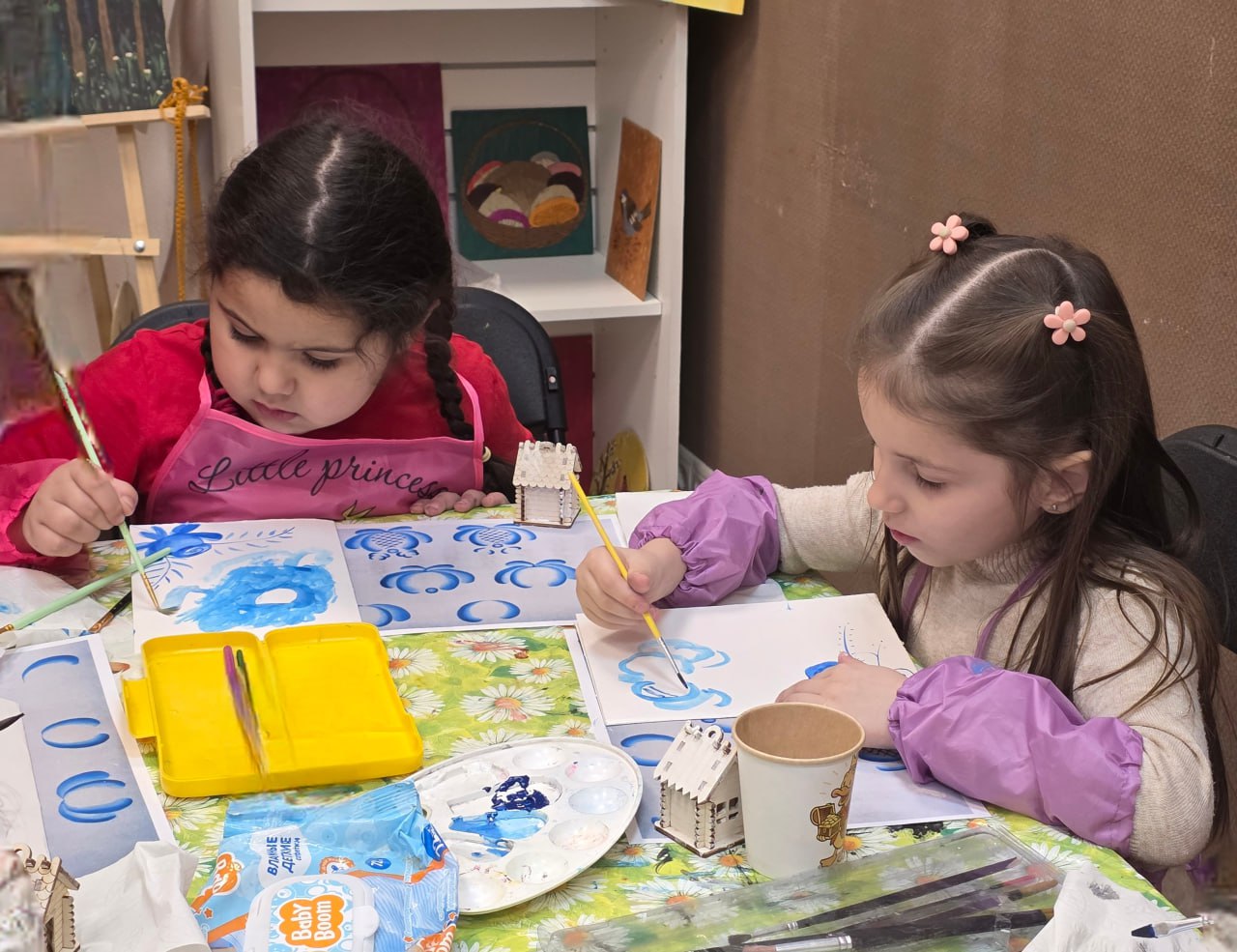 В Крюковской библиотеке муниципального округа Чехов состоялся художественный мастер-класс «Гжельская роспись» В Крюковской библиотеке муниципального округа Чехов состоялся художественный мастер-класс «Гжельская роспись»