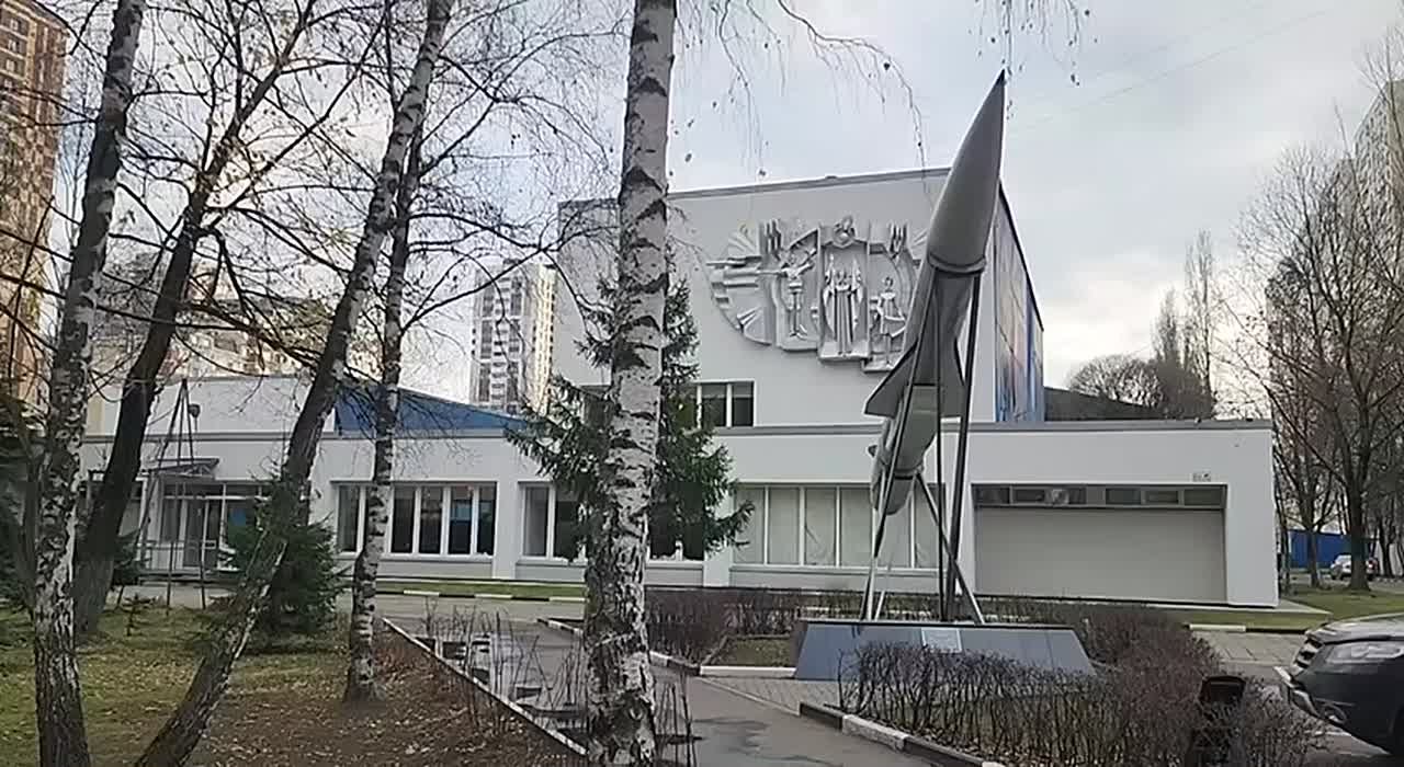 Спасатели Реутова рассказали студентам о правилах безопасности зимой