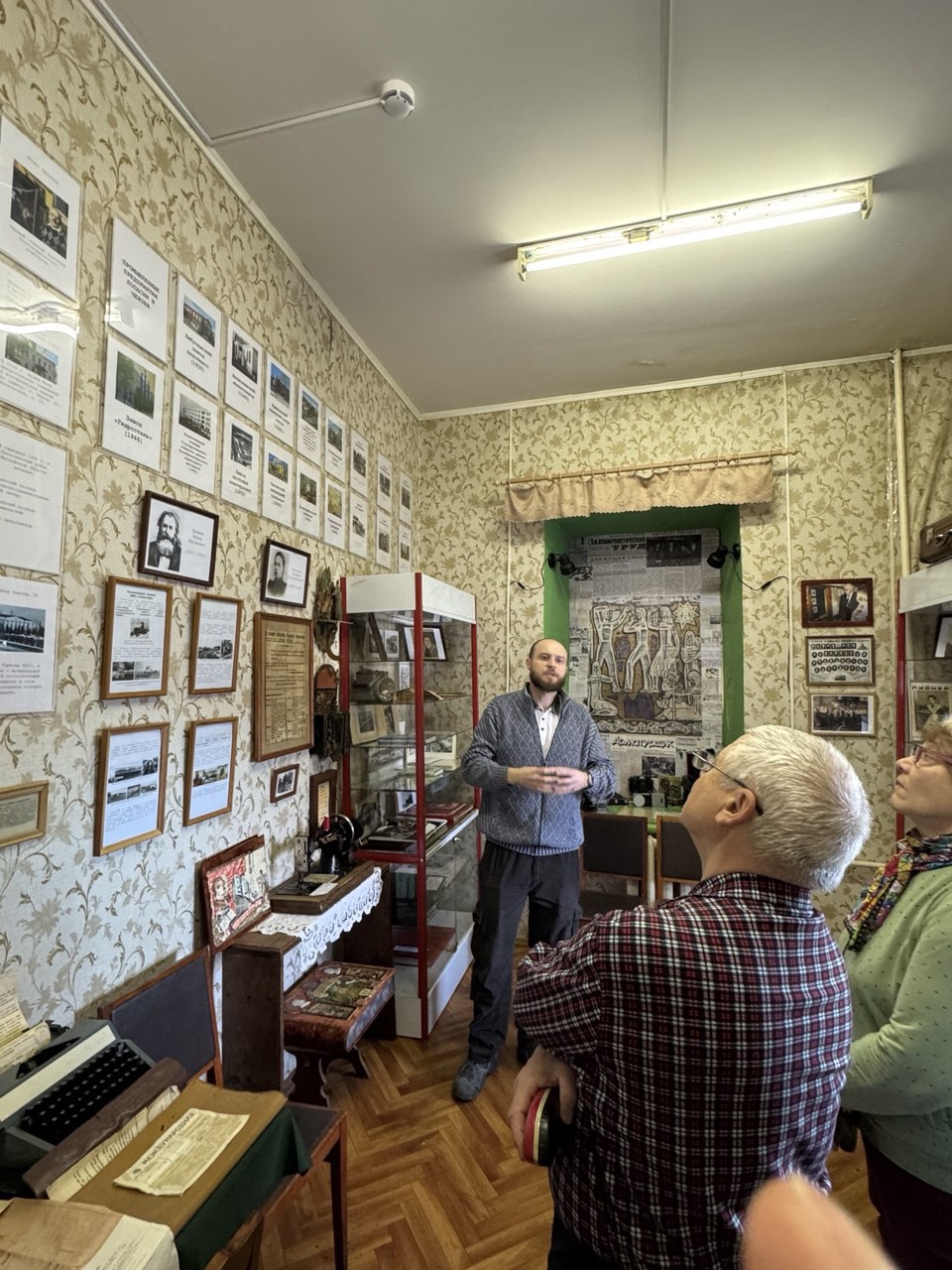 В обязательную программу туриста, отпускника и гостя нашего города и района входит посещение местных достопримечательностей В обязательную программу туриста, отпускника и гостя нашего города и района входит посещение местных достопримечательностей