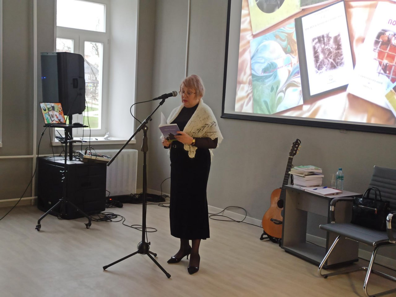 В Центре поддержки участников СВО и их близких состоялась презентация новой книги поэта Елены Сидоровой-Якушевой «В то далёкое лето»