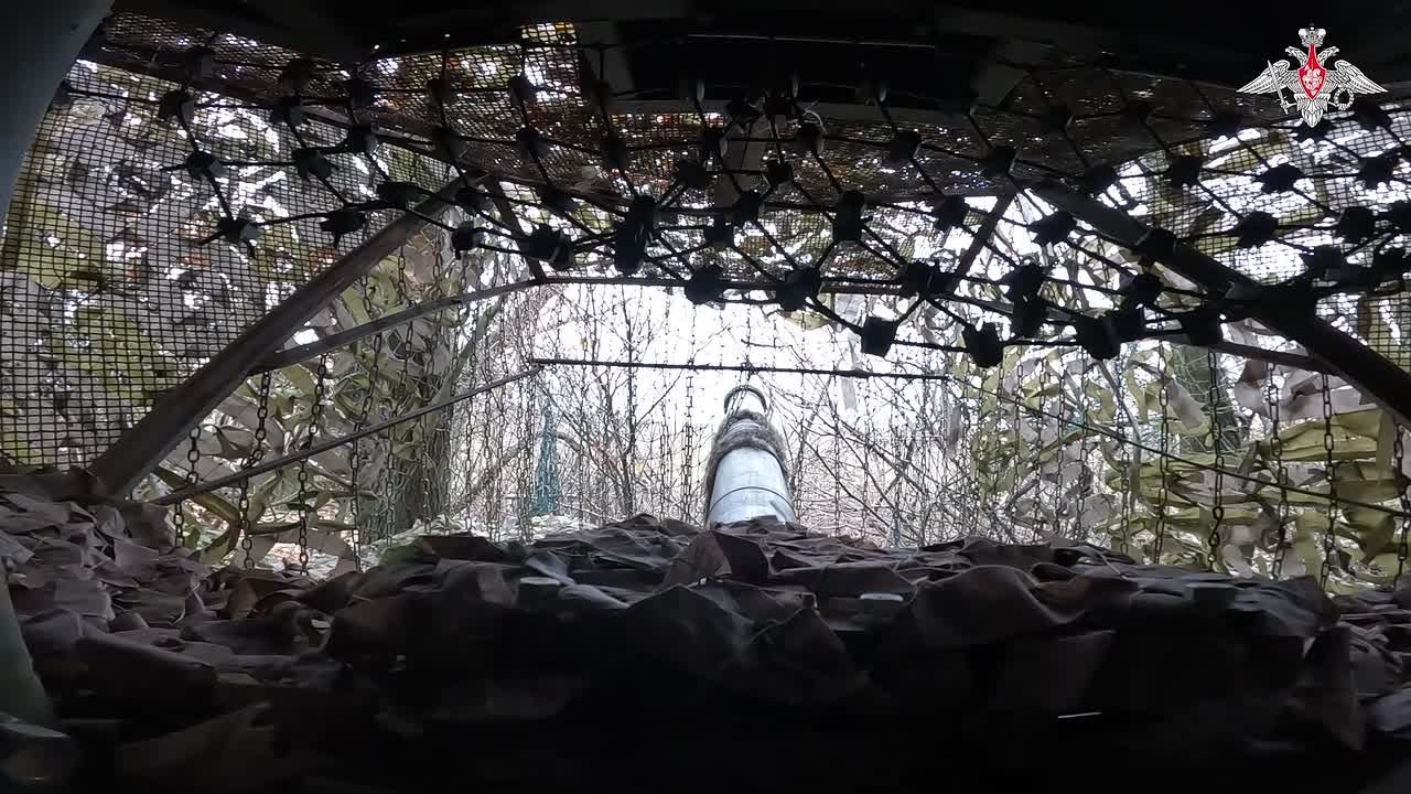 Экипаж танка Т-72Б3М 506-го гвардейского мотострелкового Познанского полка 27-й гвардейской мотострелковой дивизии группировки войск «Центр» огнём с закрытой огневой позиции уничтожил пункт временной дислокации ВСУ