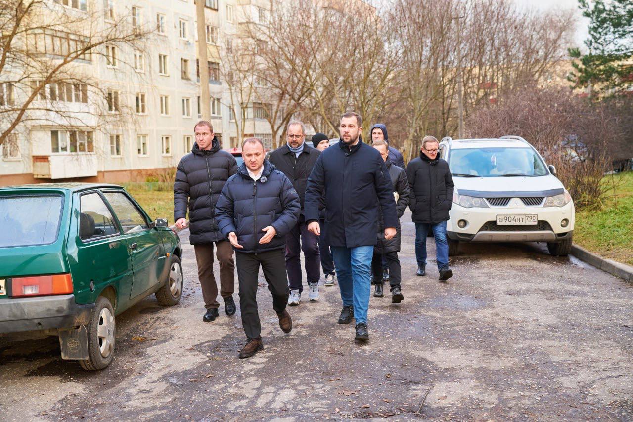 Михаил Собакин: Проконтролировал содержание внутридворовых территорий и общественных пространств по улице Вишневый бульвар и Чехова Михаил Собакин: Проконтролировал содержание внутридворовых территорий и общественных пространств по улице Вишневый бульвар и Чехова