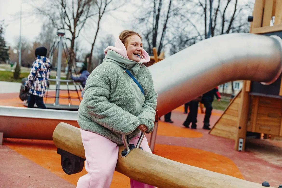 Горки, батуты, качели!. Центральный сквер Дрезны – настоящая пешеходная артерия города, здесь ежедневно проходит большое количество жителей Горки, батуты, качели!. Центральный сквер Дрезны – настоящая пешеходная артерия города, здесь ежедневно проходит большое количество жителей