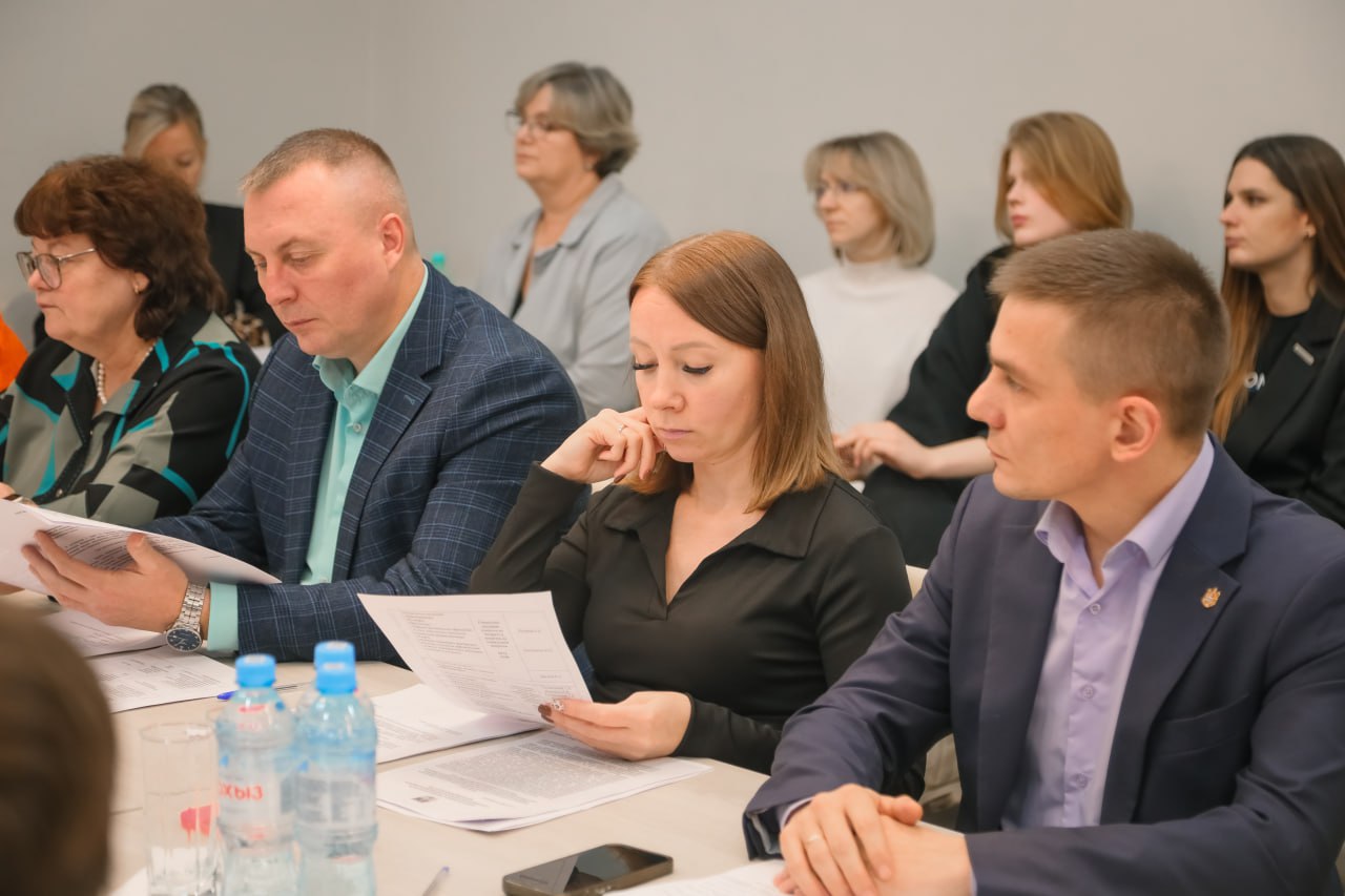 Основным вопросом профильного комитета по бюджету окружного Совета депутатов стало рассмотрение проекта решения о бюджете округа на 2026 год и плановый период 2027 и 2028 годов Основным вопросом профильного комитета по бюджету окружного Совета депутатов стало рассмотрение проекта решения о бюджете округа на 2026 год и плановый период 2027 и 2028 годов