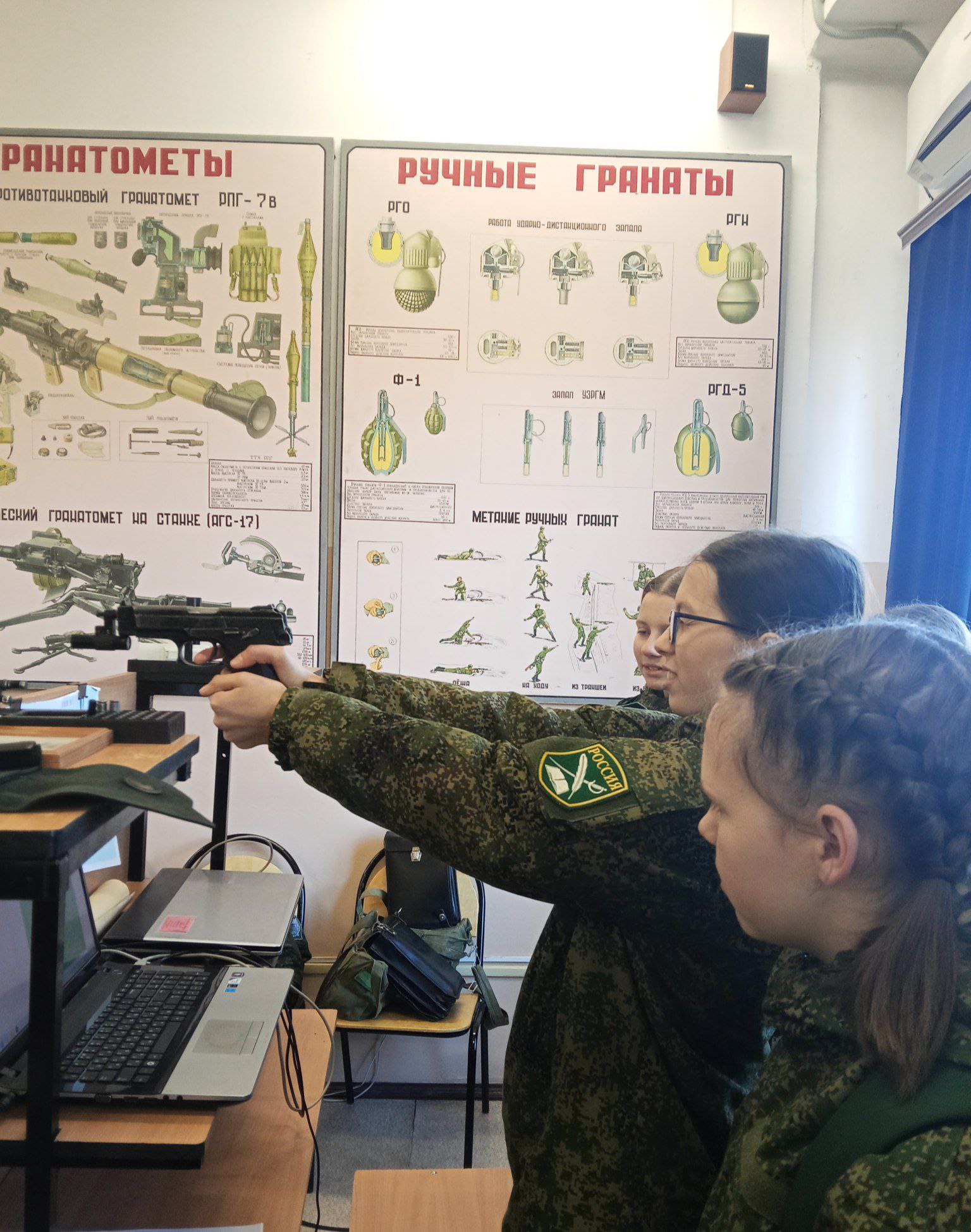 Новая победа!. Сегодня юнармейцы отряда "Орлёнок", посетили день открытых дверей в Филиале Московского пограничного института пгт.Оболенск Сотрудники института показали нам: как проживают курсанты, чему они обучаться и как в... Новая победа!. Сегодня юнармейцы отряда "Орлёнок", посетили день открытых дверей в Филиале Московского пограничного института пгт.Оболенск Сотрудники института показали нам: как проживают курсанты, чему они обучаться и как в...