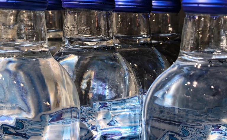 Продажу алкоголя в общепите во дворах Подмосковья ограничат двумя часами в день — с 13:00 до 15:00