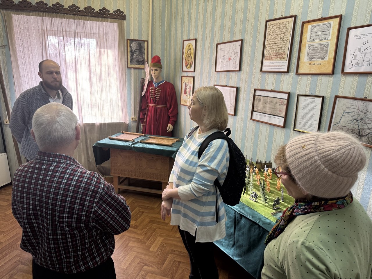 В обязательную программу туриста, отпускника и гостя нашего города и района входит посещение местных достопримечательностей В обязательную программу туриста, отпускника и гостя нашего города и района входит посещение местных достопримечательностей