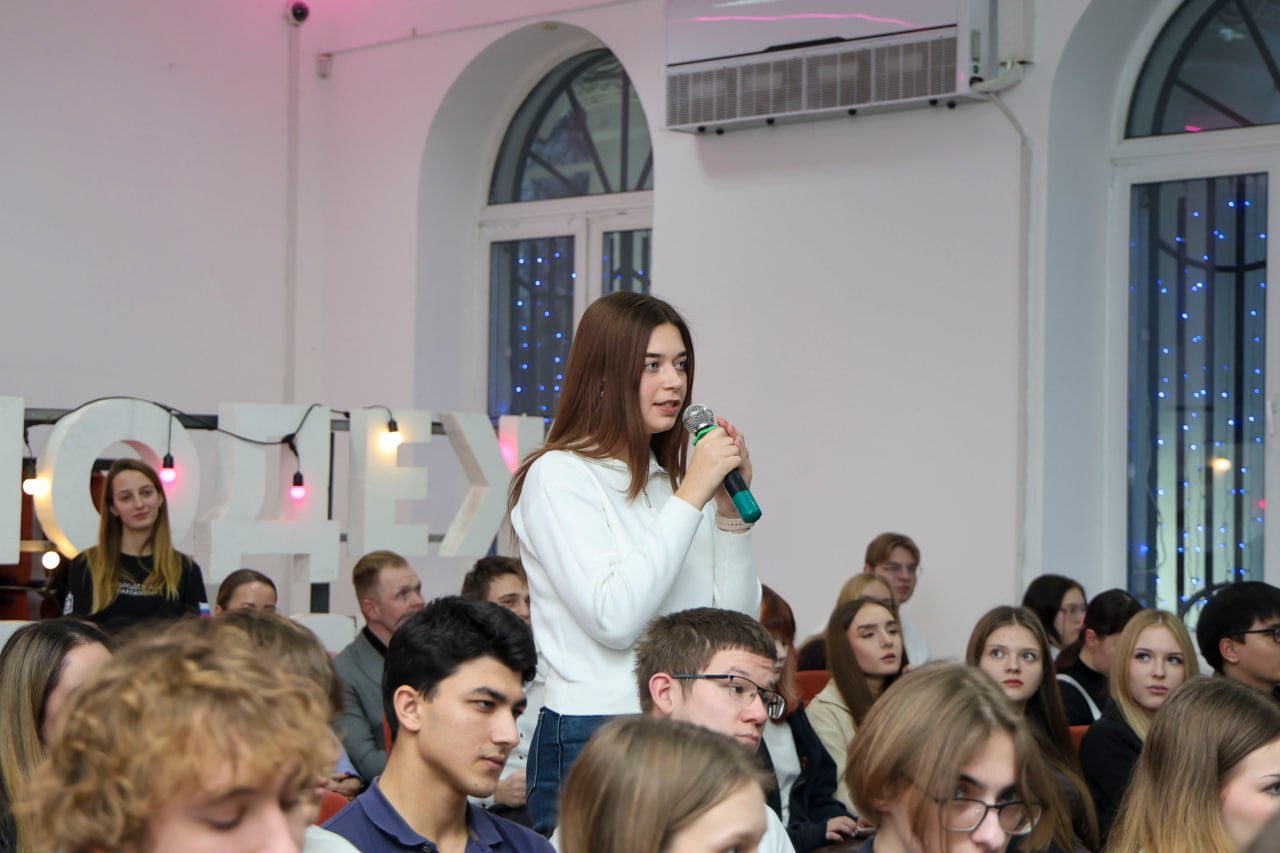 В Молодежном центре состоялся открытый диалог молодежи с Главой г.о. Электросталь Филиппом Ефановым В Молодежном центре состоялся открытый диалог молодежи с Главой г.о. Электросталь Филиппом Ефановым