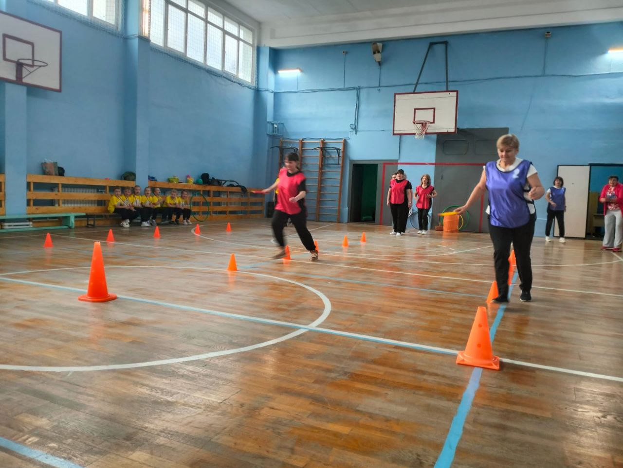 19 ноября в спортивном зале нашей гимназии прошел замечательный праздник для наших дошколят "Веселые старты- дети" и "Веселые старты - педагоги" 19 ноября в спортивном зале нашей гимназии прошел замечательный праздник для наших дошколят "Веселые старты- дети" и "Веселые старты - педагоги"