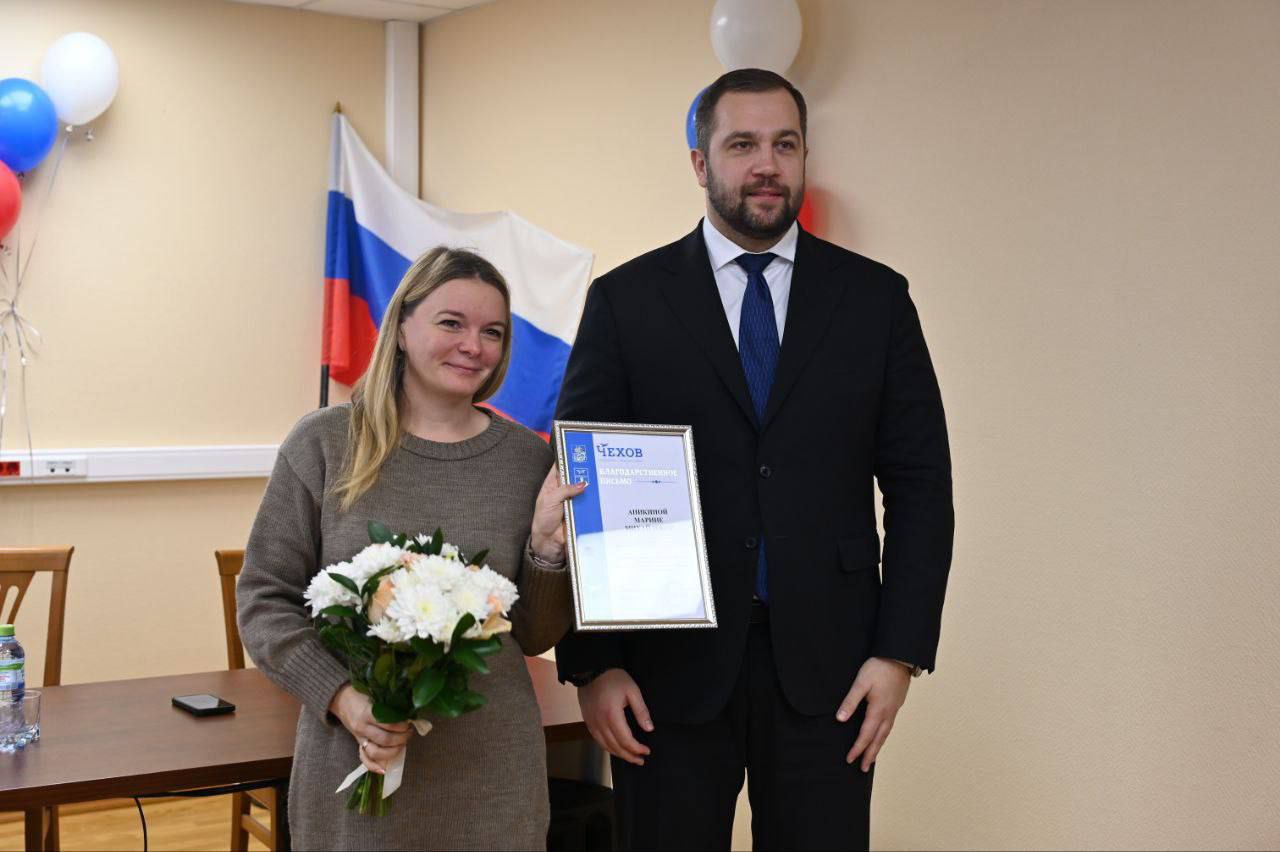 Глава Городского округа Серпухов Алексей Шимко совместно с депутатом Государственной Думы Александром Коганом, председателем окружного Совета депутатов Михаилом Шульгой и коллегами из Чехова поздравил сотрудников Федеральной... Глава Городского округа Серпухов Алексей Шимко совместно с депутатом Государственной Думы Александром Коганом, председателем окружного Совета депутатов Михаилом Шульгой и коллегами из Чехова поздравил сотрудников Федеральной...