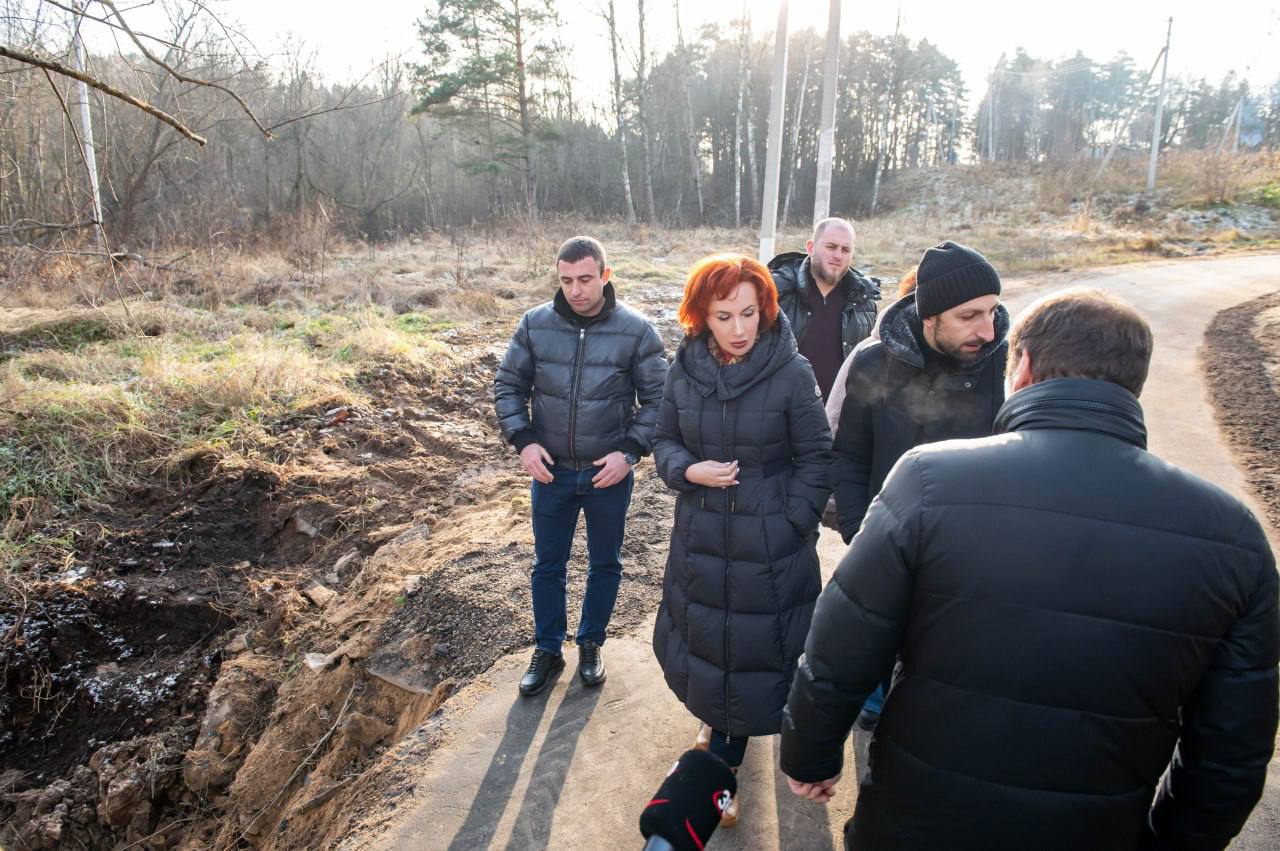 Татьяна Витушева: Второй точкой рабочего объезда стала автомобильная дорога, ведущая от деревни Павловское к деревне Обновлённый Труд Татьяна Витушева: Второй точкой рабочего объезда стала автомобильная дорога, ведущая от деревни Павловское к деревне Обновлённый Труд