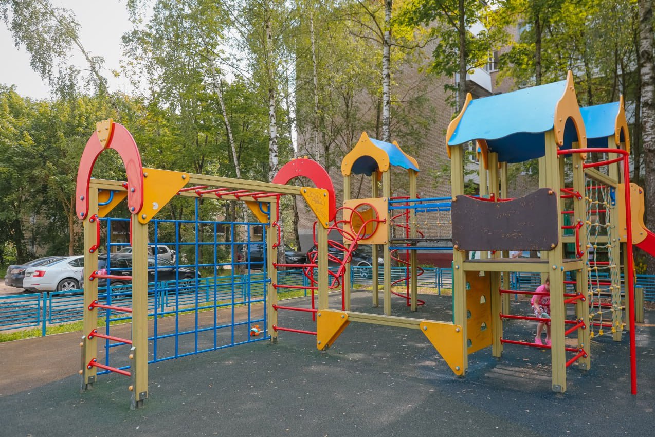 В Сергиево-Посадском округе в 2025 году заменили и модернизировали 19 детских игровых площадок В Сергиево-Посадском округе в 2025 году заменили и модернизировали 19 детских игровых площадок