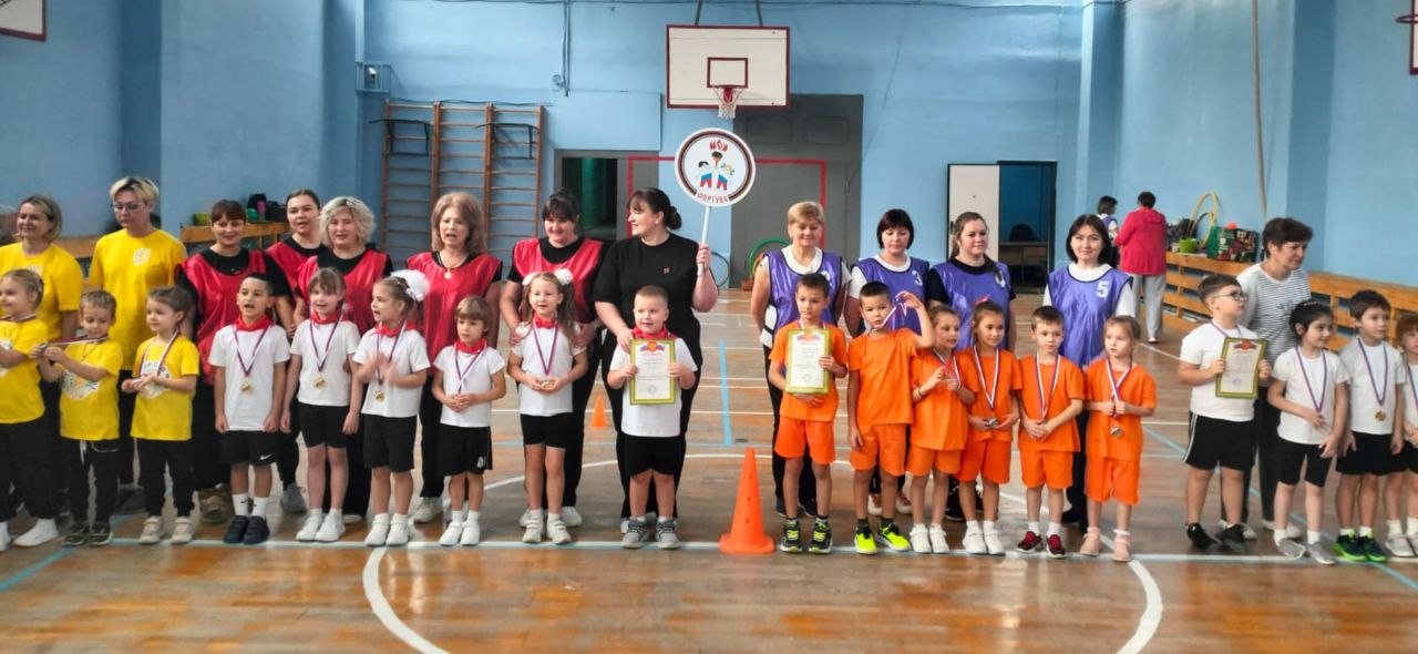 19 ноября в спортивном зале нашей гимназии прошел замечательный праздник для наших дошколят "Веселые старты- дети" и "Веселые старты - педагоги" 19 ноября в спортивном зале нашей гимназии прошел замечательный праздник для наших дошколят "Веселые старты- дети" и "Веселые старты - педагоги"