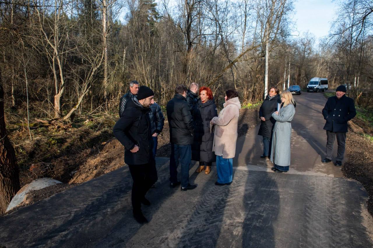 Татьяна Витушева: Второй точкой рабочего объезда стала автомобильная дорога, ведущая от деревни Павловское к деревне Обновлённый Труд Татьяна Витушева: Второй точкой рабочего объезда стала автомобильная дорога, ведущая от деревни Павловское к деревне Обновлённый Труд
