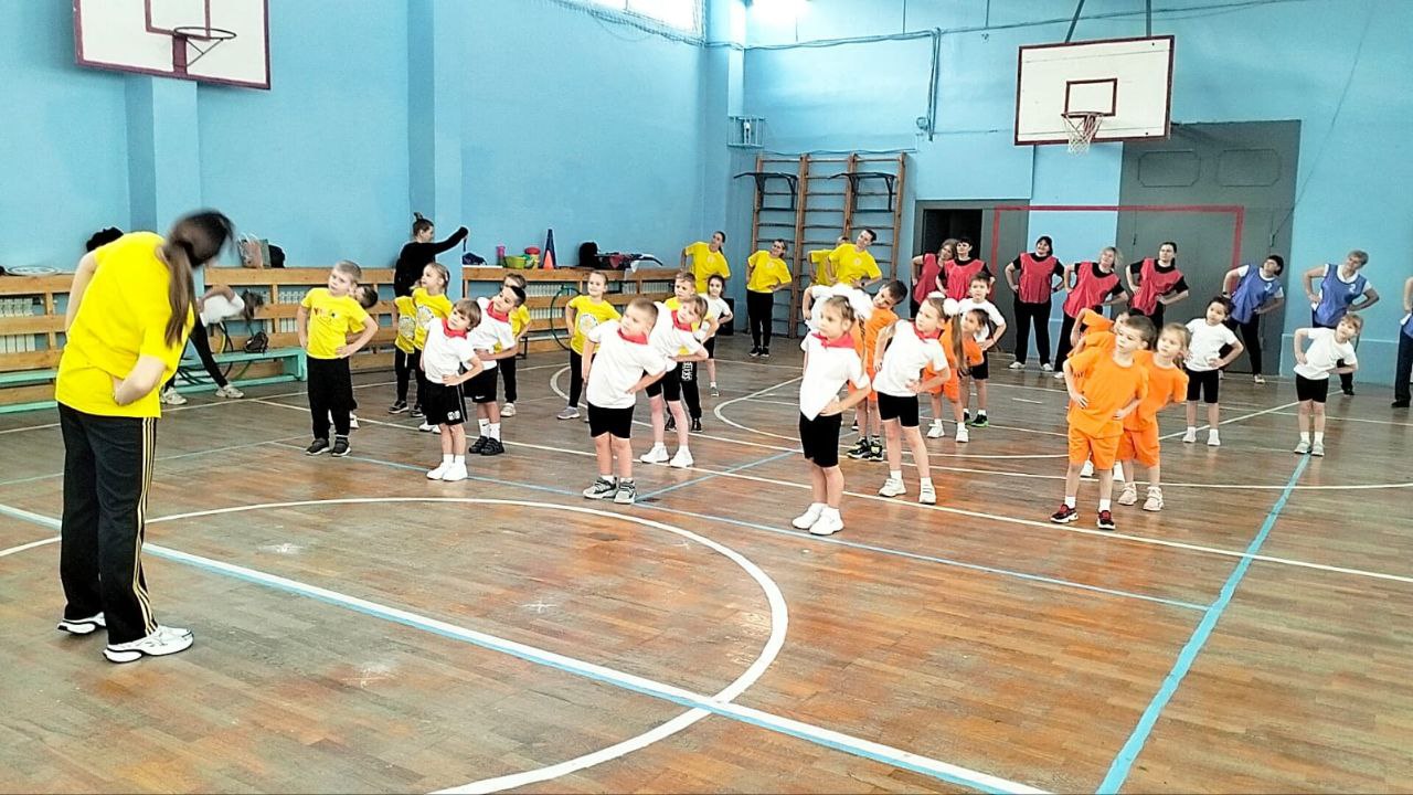 19 ноября в спортивном зале нашей гимназии прошел замечательный праздник для наших дошколят "Веселые старты- дети" и "Веселые старты - педагоги" 19 ноября в спортивном зале нашей гимназии прошел замечательный праздник для наших дошколят "Веселые старты- дети" и "Веселые старты - педагоги"