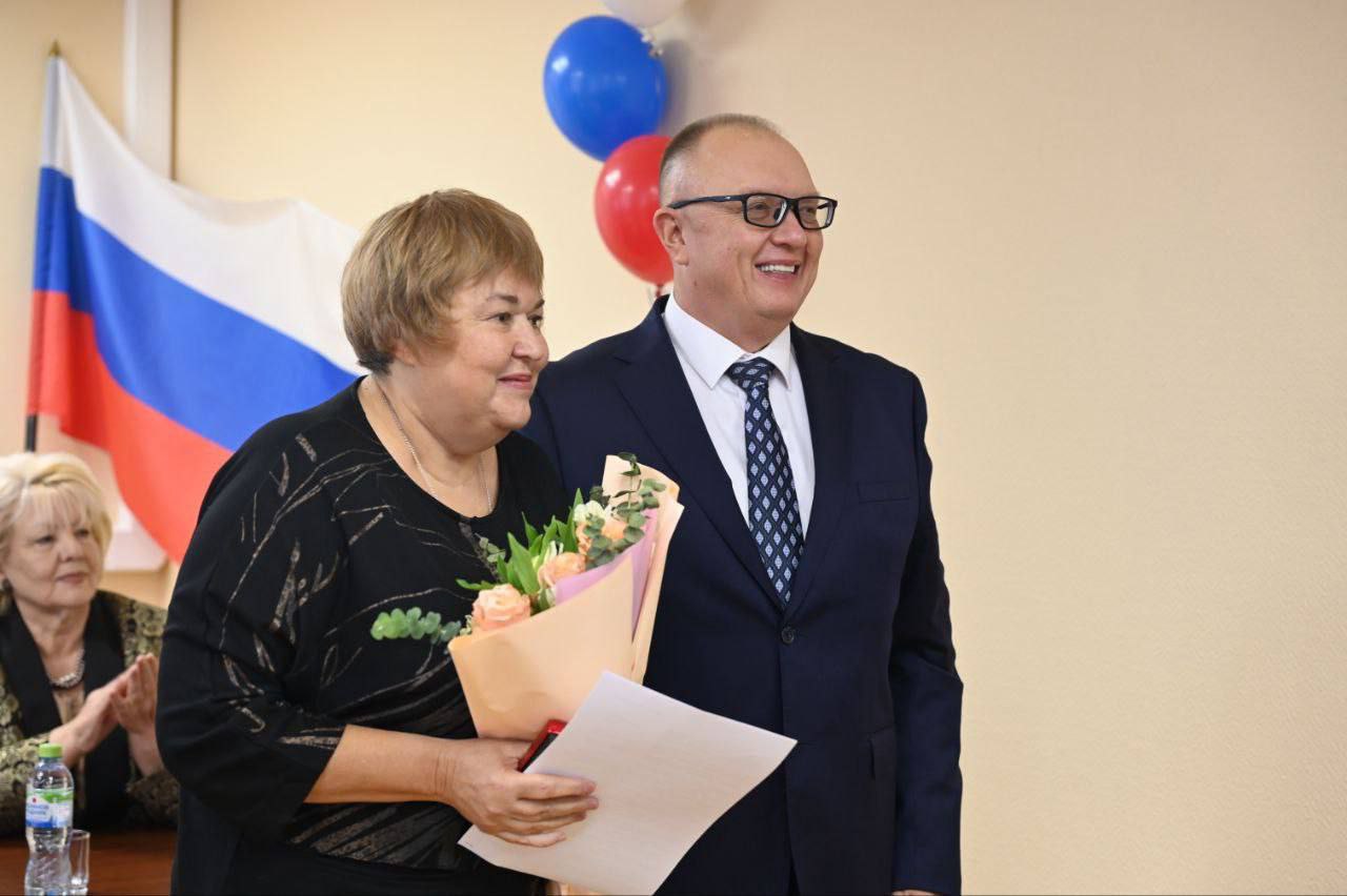 Глава Городского округа Серпухов Алексей Шимко совместно с депутатом Государственной Думы Александром Коганом, председателем окружного Совета депутатов Михаилом Шульгой и коллегами из Чехова поздравил сотрудников Федеральной... Глава Городского округа Серпухов Алексей Шимко совместно с депутатом Государственной Думы Александром Коганом, председателем окружного Совета депутатов Михаилом Шульгой и коллегами из Чехова поздравил сотрудников Федеральной...